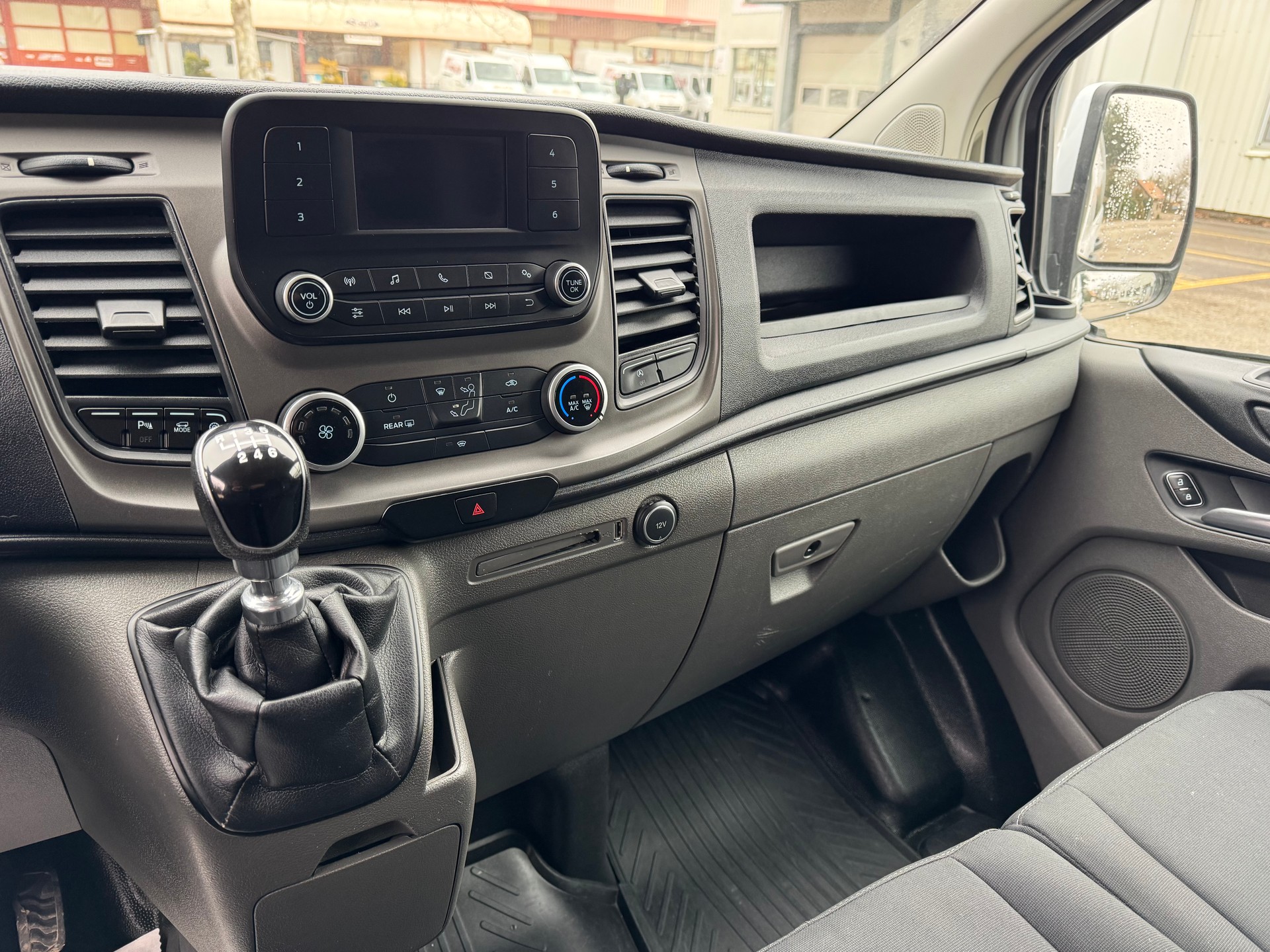 FORD Transit Custom Van 300 L1H1 Trend-image-11