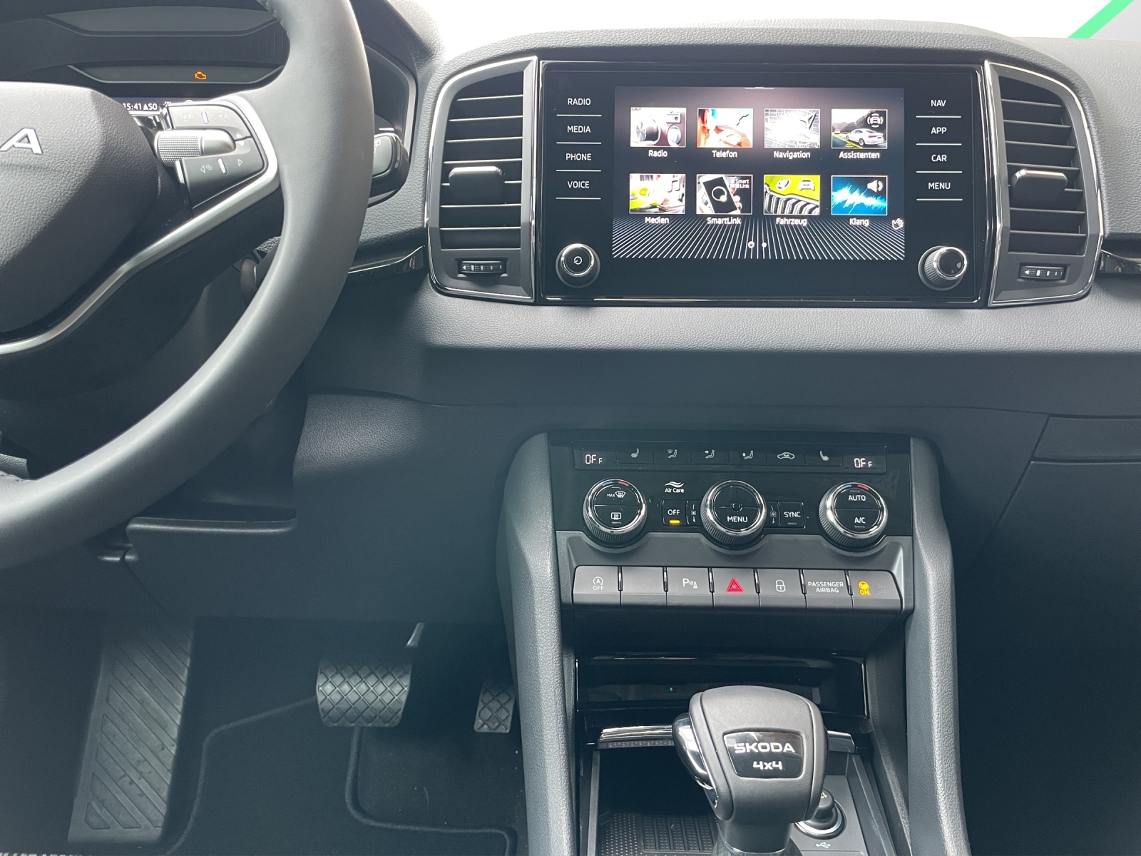 SKODA Karoq 2.0 TDI CR Selection 4x4 DSG-image-10
