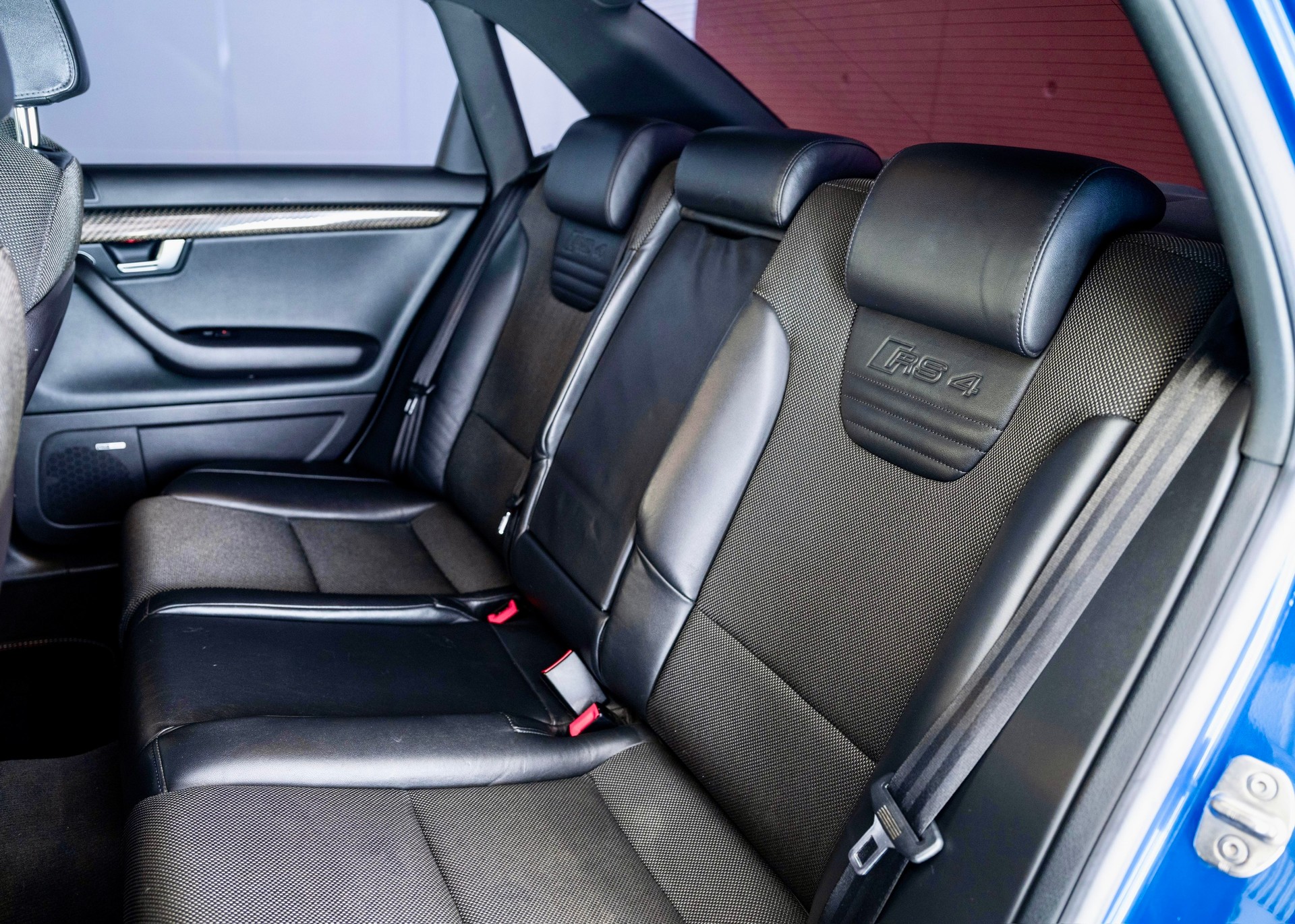 AUDI RS4 Limousine 4.2 V8 quattro Limousine Sprint Blue (Perfect condition, 100% original)-image-23