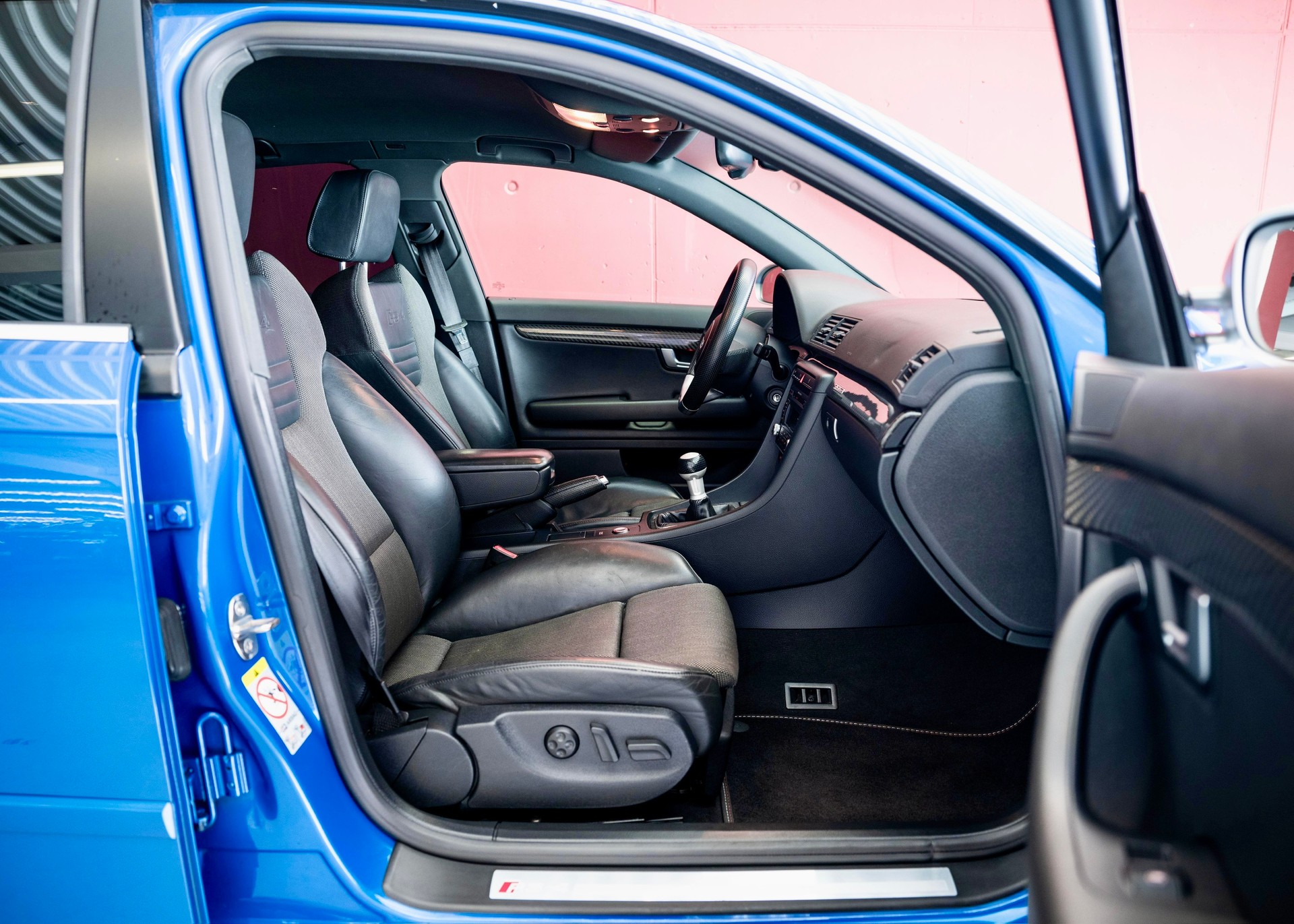 AUDI RS4 Limousine 4.2 V8 quattro Limousine Sprint Blue (Perfect condition, 100% original)-image-24