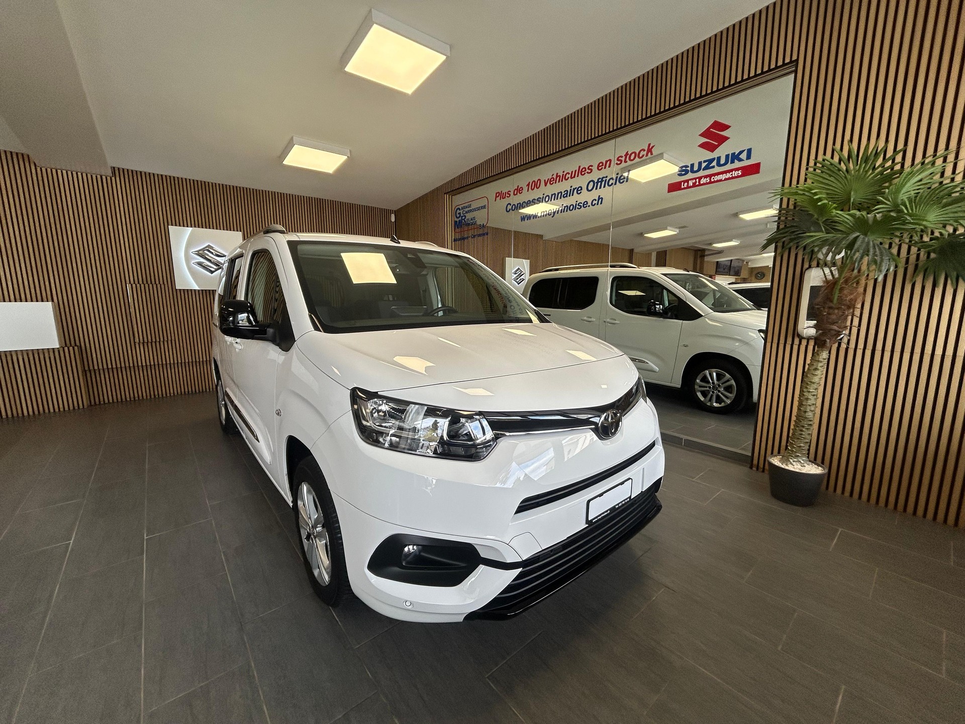 TOYOTA Proace City Verso L1 1.2 130 Trend-image-1