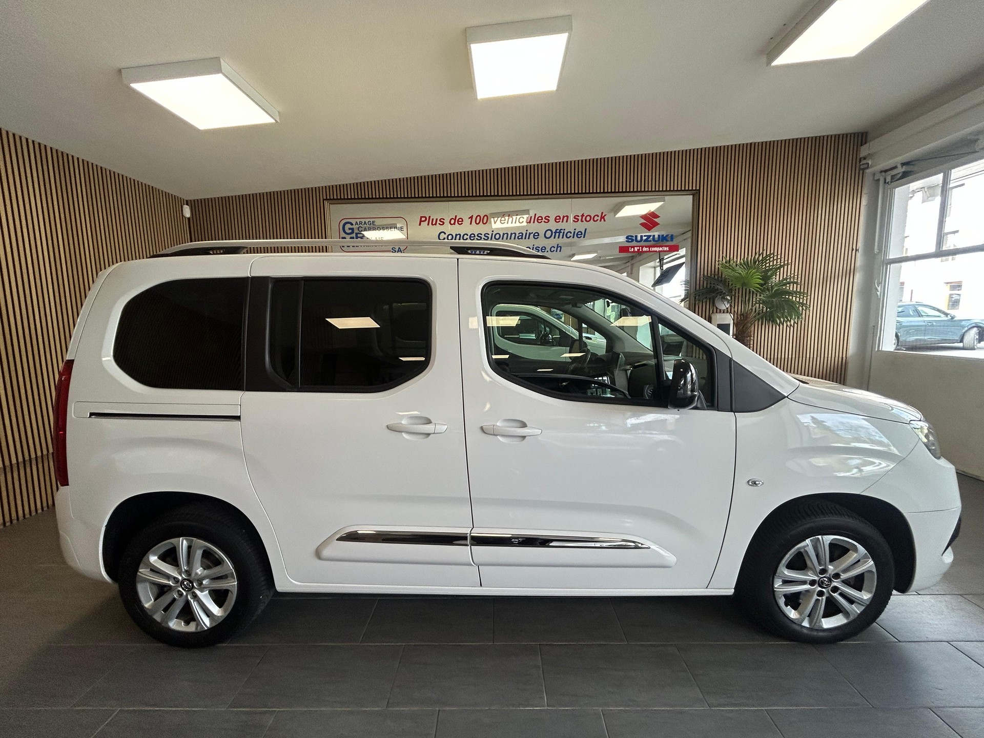 TOYOTA Proace City Verso L1 1.2 130 Trend-image-0