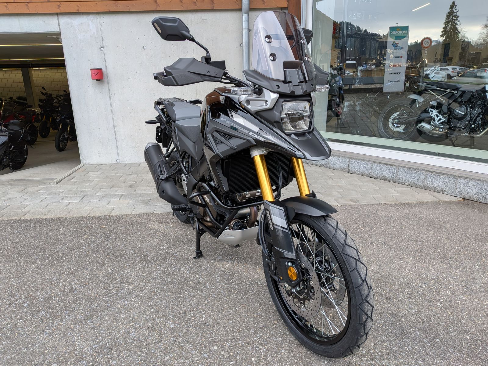 SUZUKI DL 1050 DE-image-1