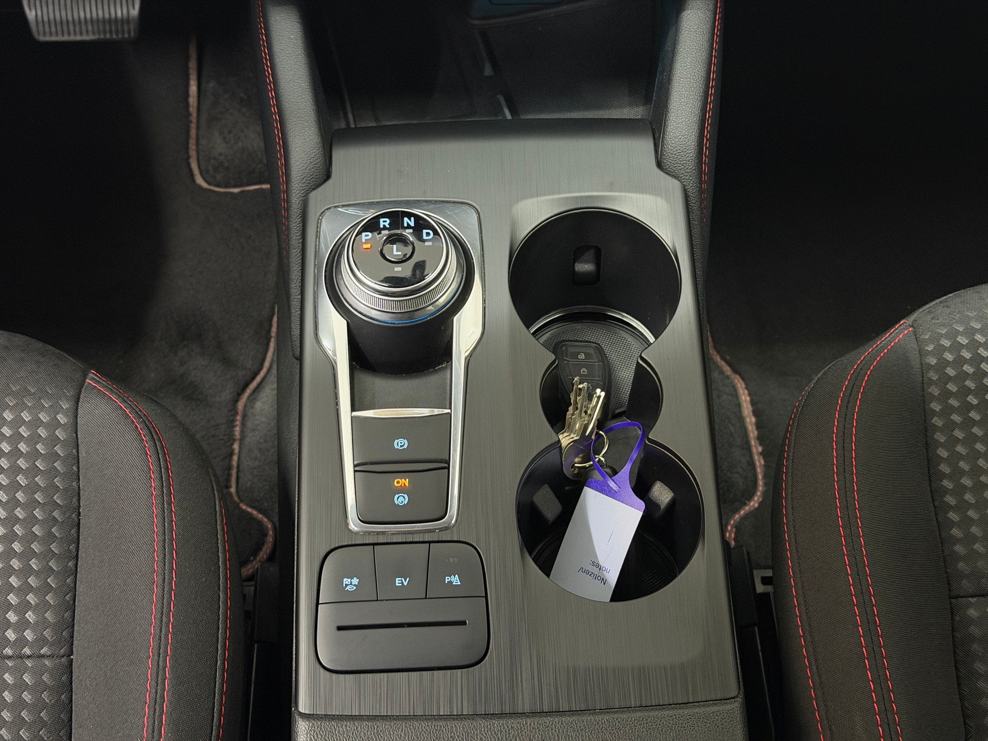 FORD Kuga 2.5 PHEV ST-Line 2WD-image-13