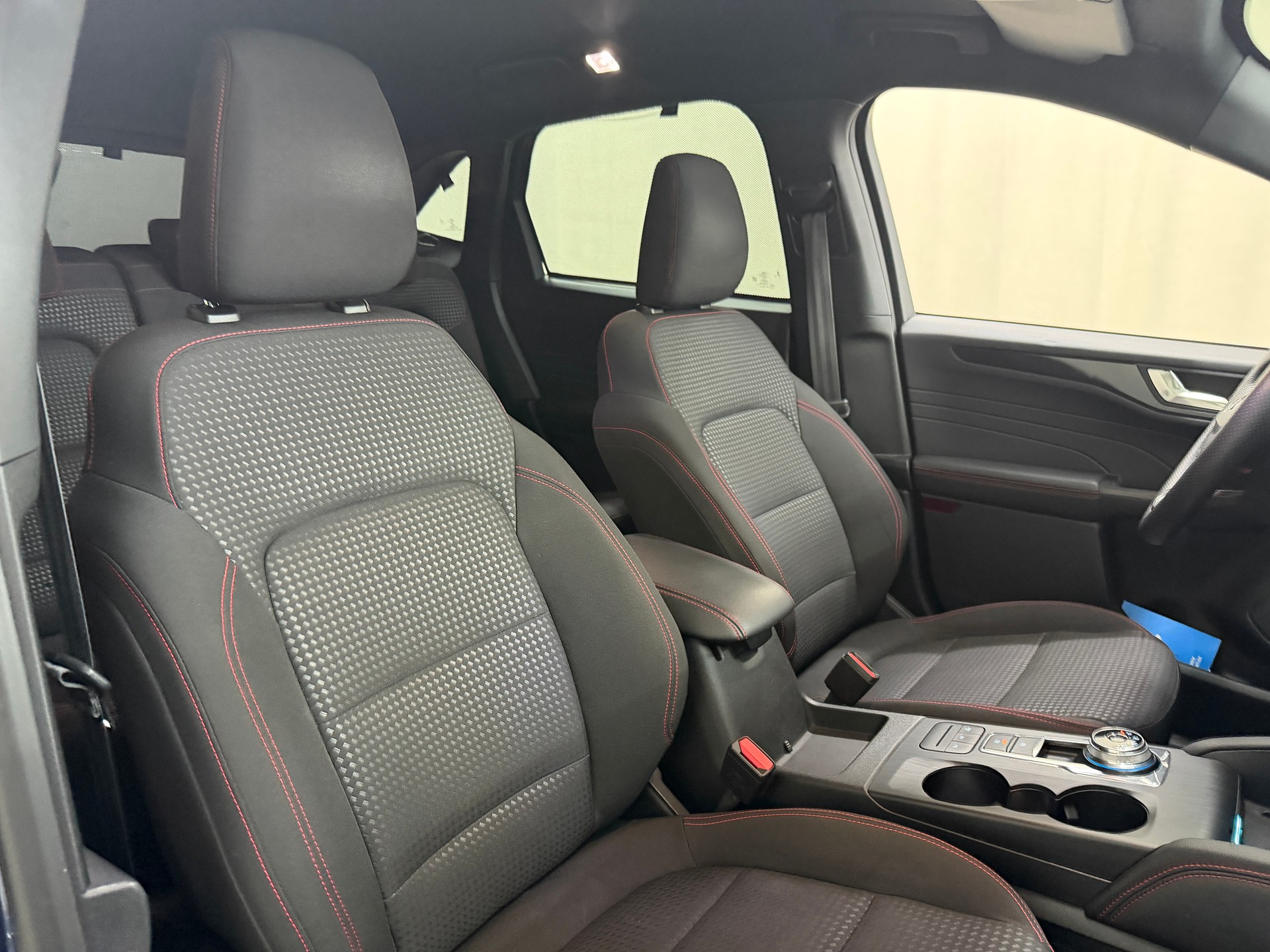 FORD Kuga 2.5 PHEV ST-Line 2WD-image-11