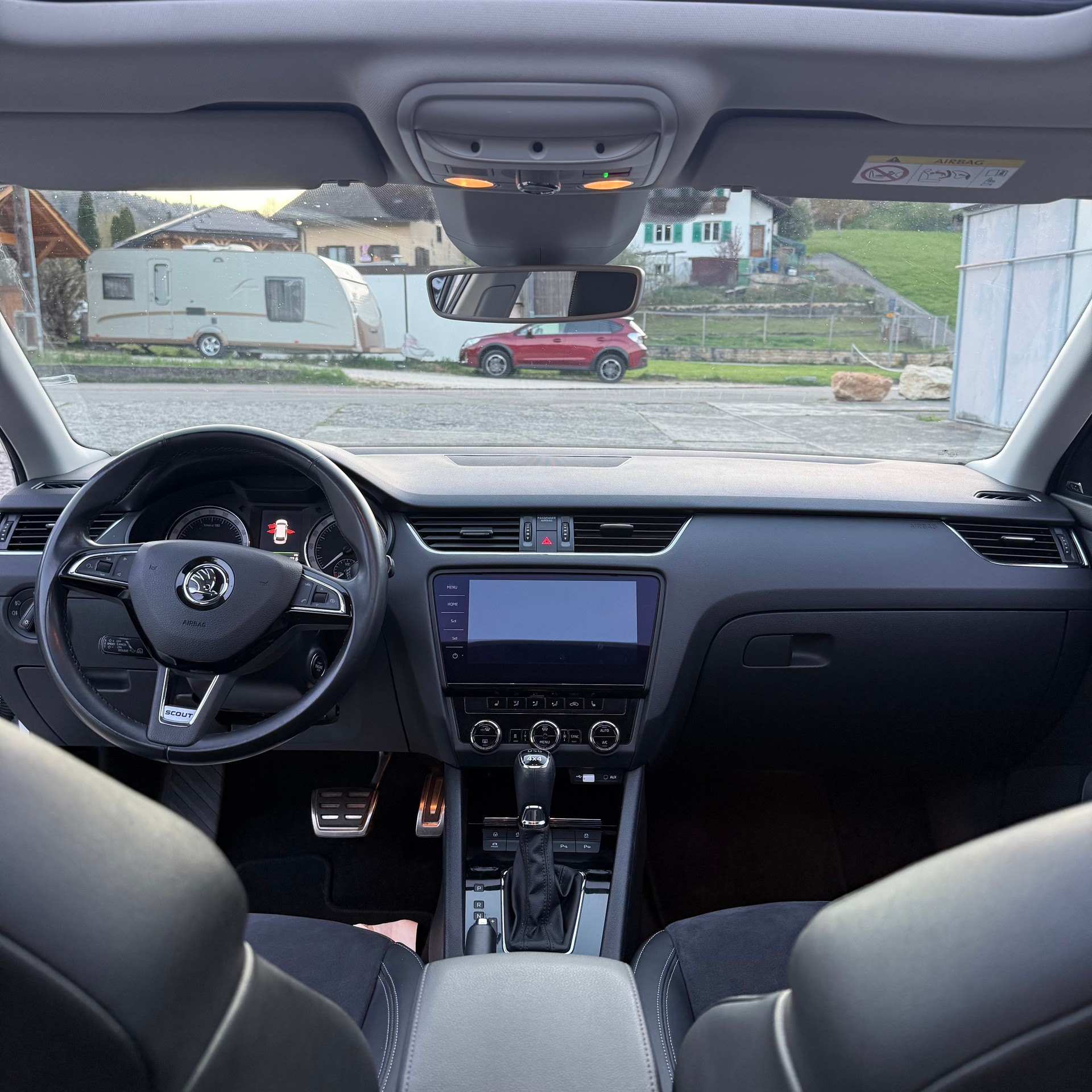 SKODA Octavia Combi 2.0 TDI Scout 4x4 DSG-image-13