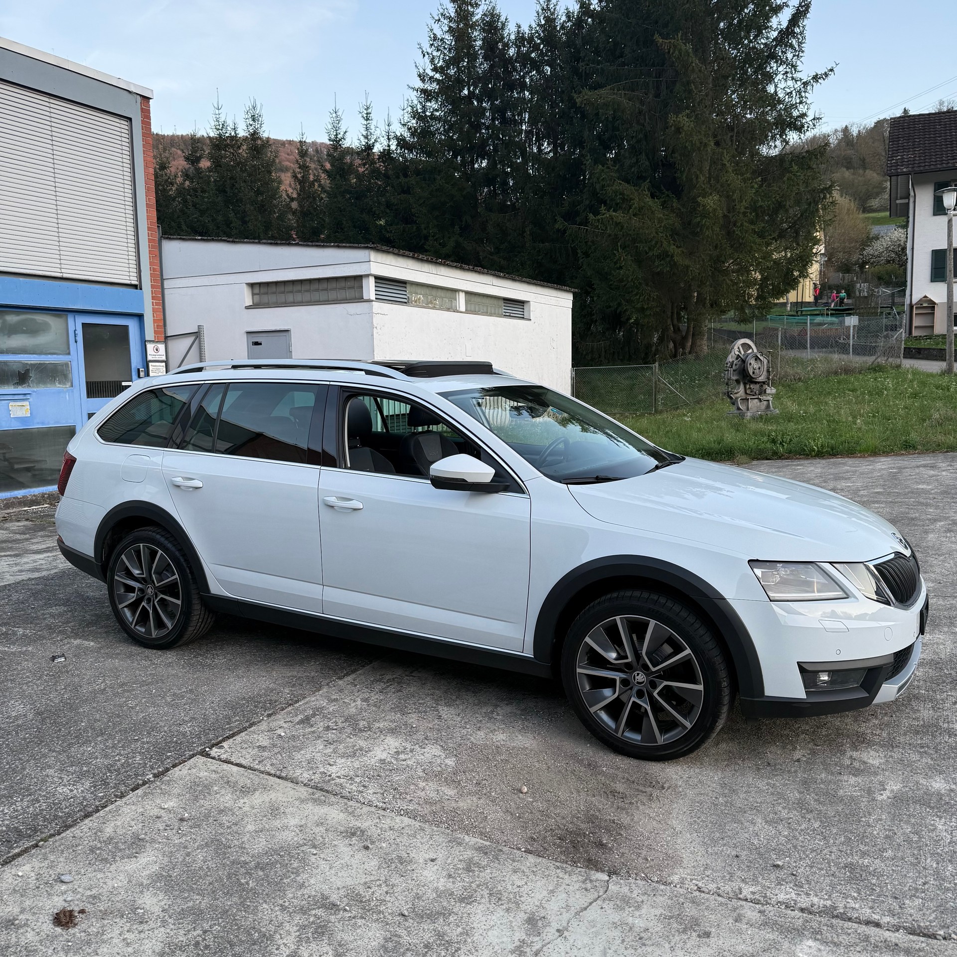 SKODA Octavia Combi 2.0 TDI Scout 4x4 DSG-image-2