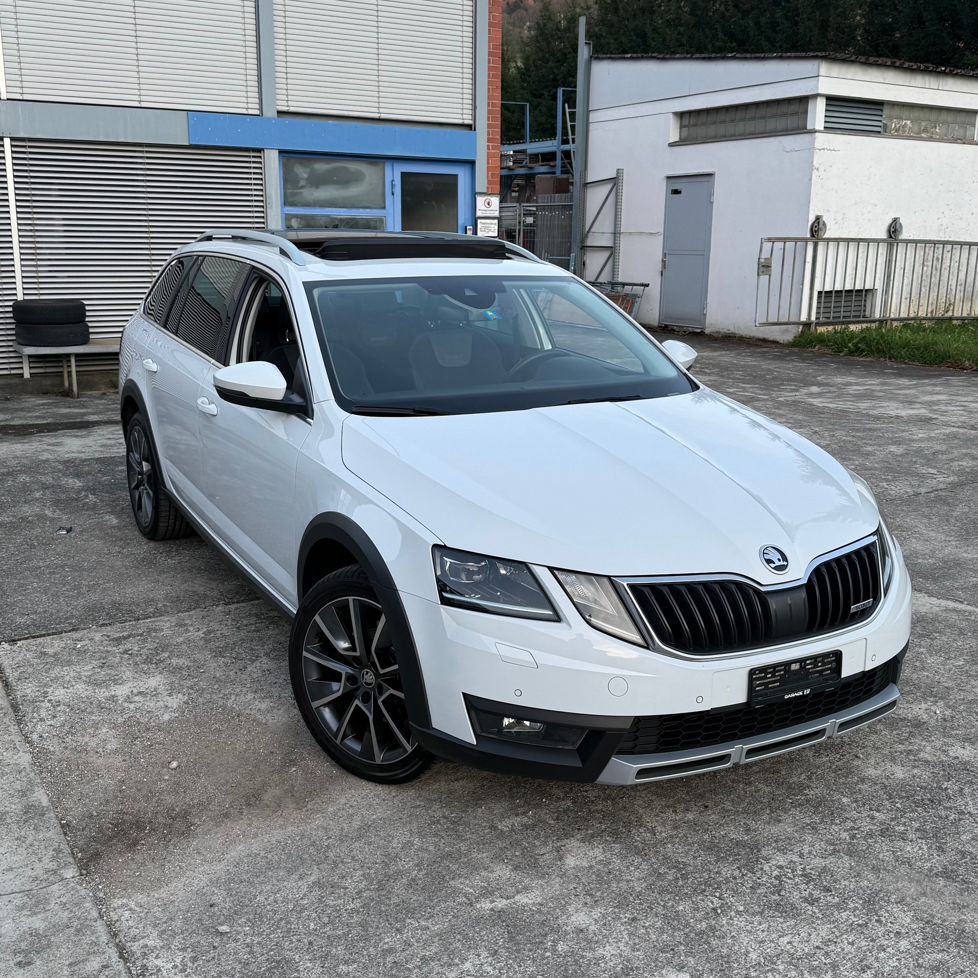 SKODA Octavia Combi 2.0 TDI Scout 4x4 DSG-image-0