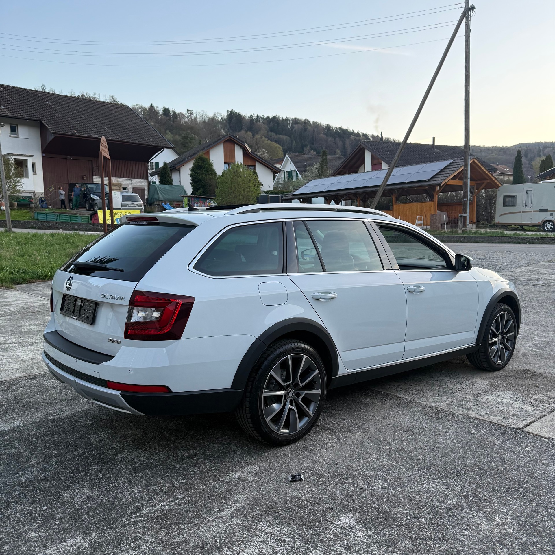 SKODA Octavia Combi 2.0 TDI Scout 4x4 DSG-image-4