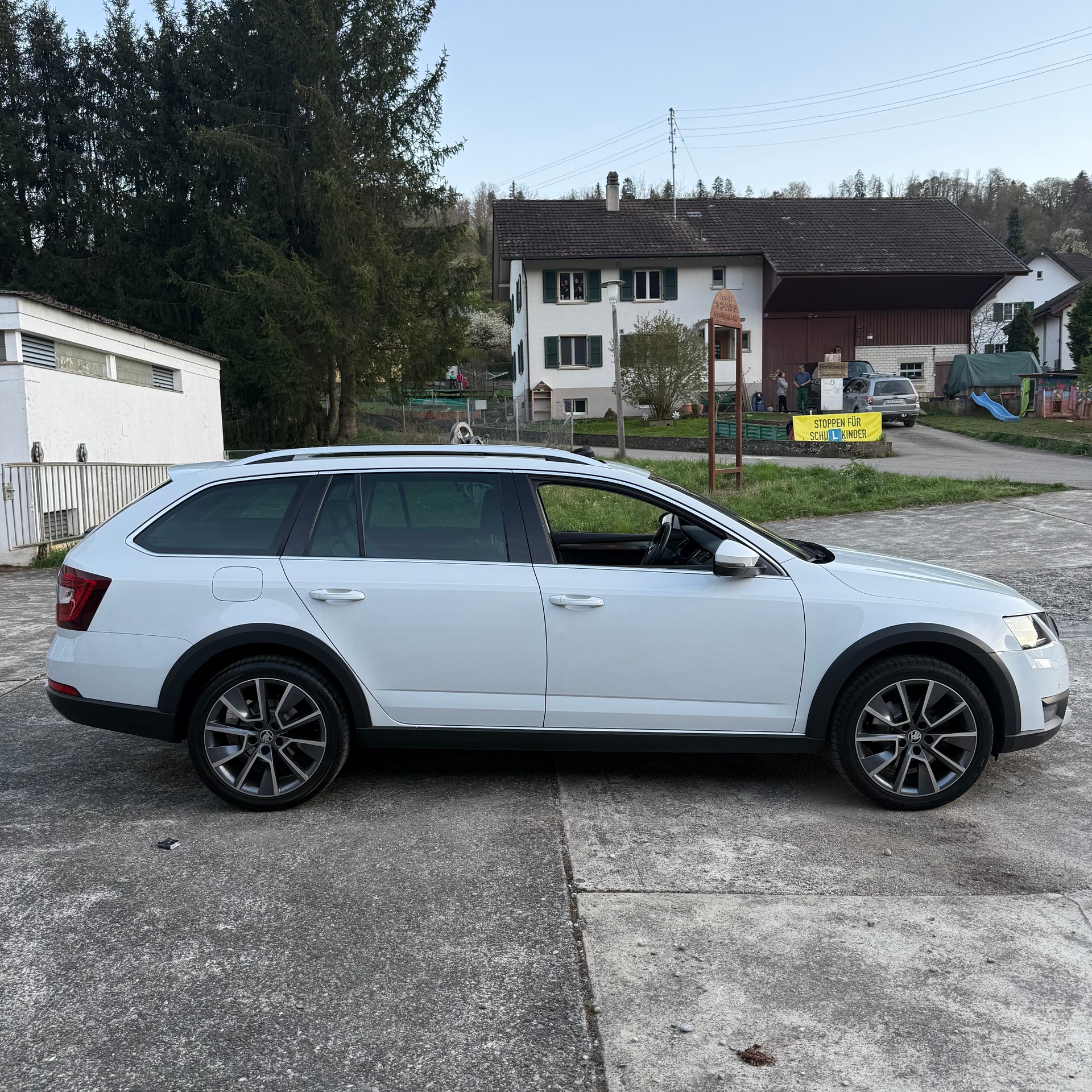 SKODA Octavia Combi 2.0 TDI Scout 4x4 DSG-image-3