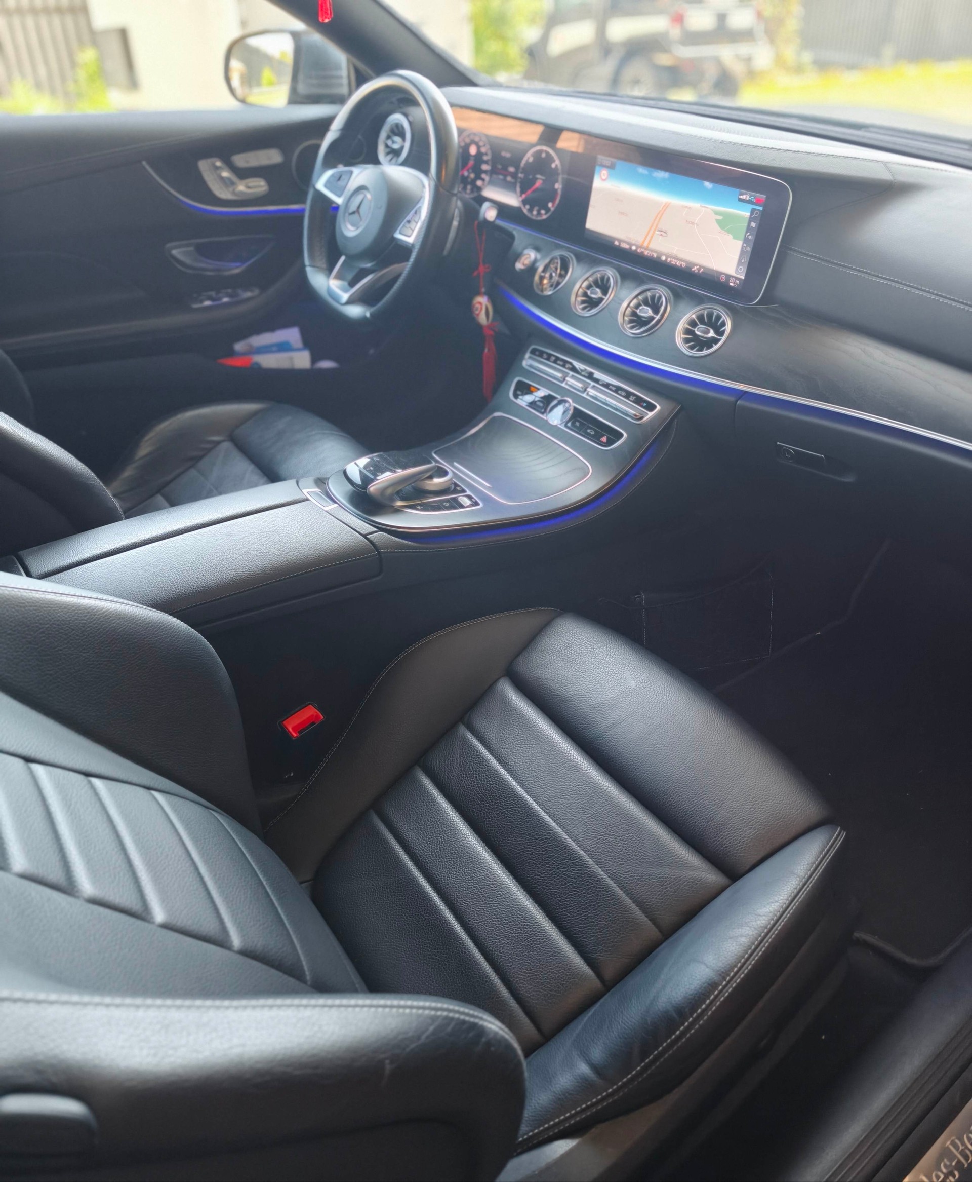MERCEDES-BENZ E 220 d Coupé AMG Line 4 Matic 9G-Tronic-image-4