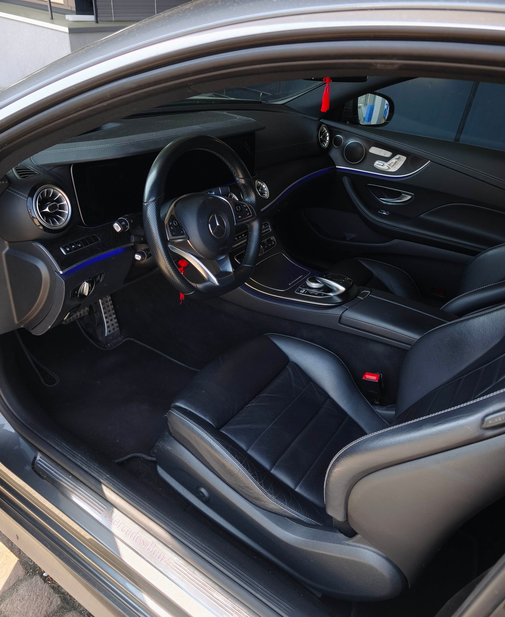 MERCEDES-BENZ E 220 d Coupé AMG Line 4 Matic 9G-Tronic-image-3