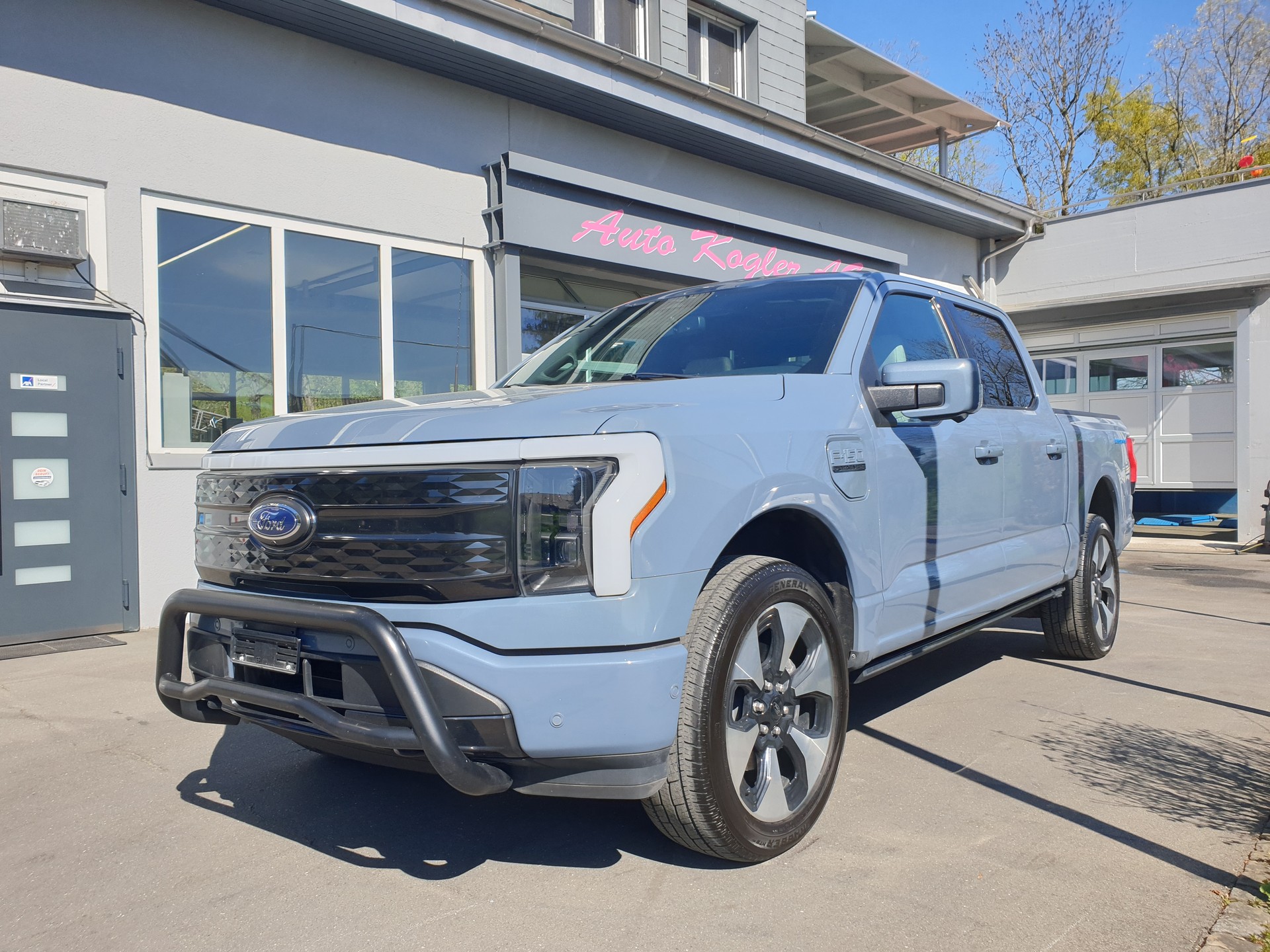 FORD F-150 LIGHTNING PLATINUM - EXTENDED RANGE BATTERY