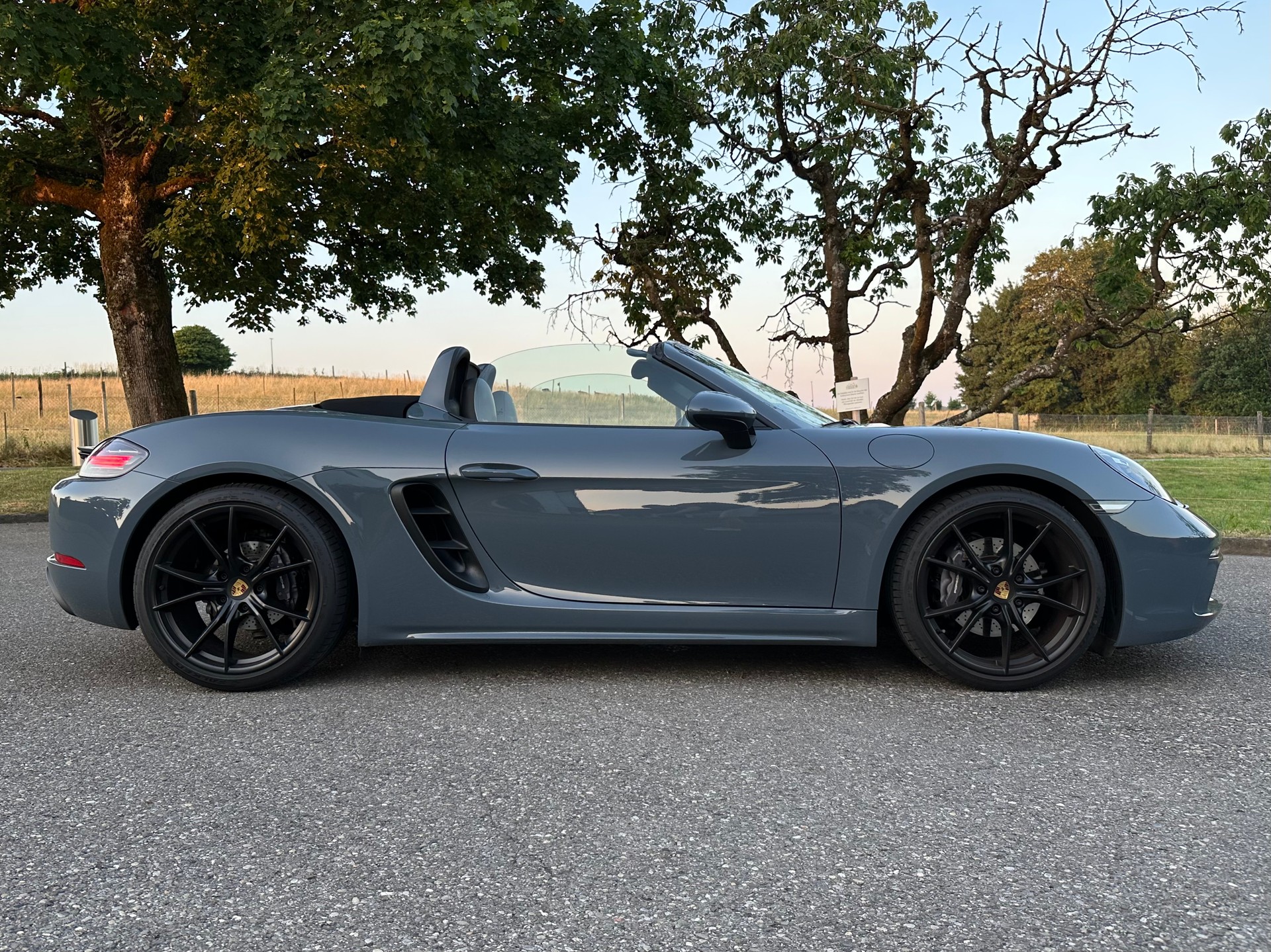 PORSCHE 718 Boxster 2.0 PDK in Graphitblau Metallic, Schweizer Fahrzeug, ohne OPF, frisch ab Service!-image-0