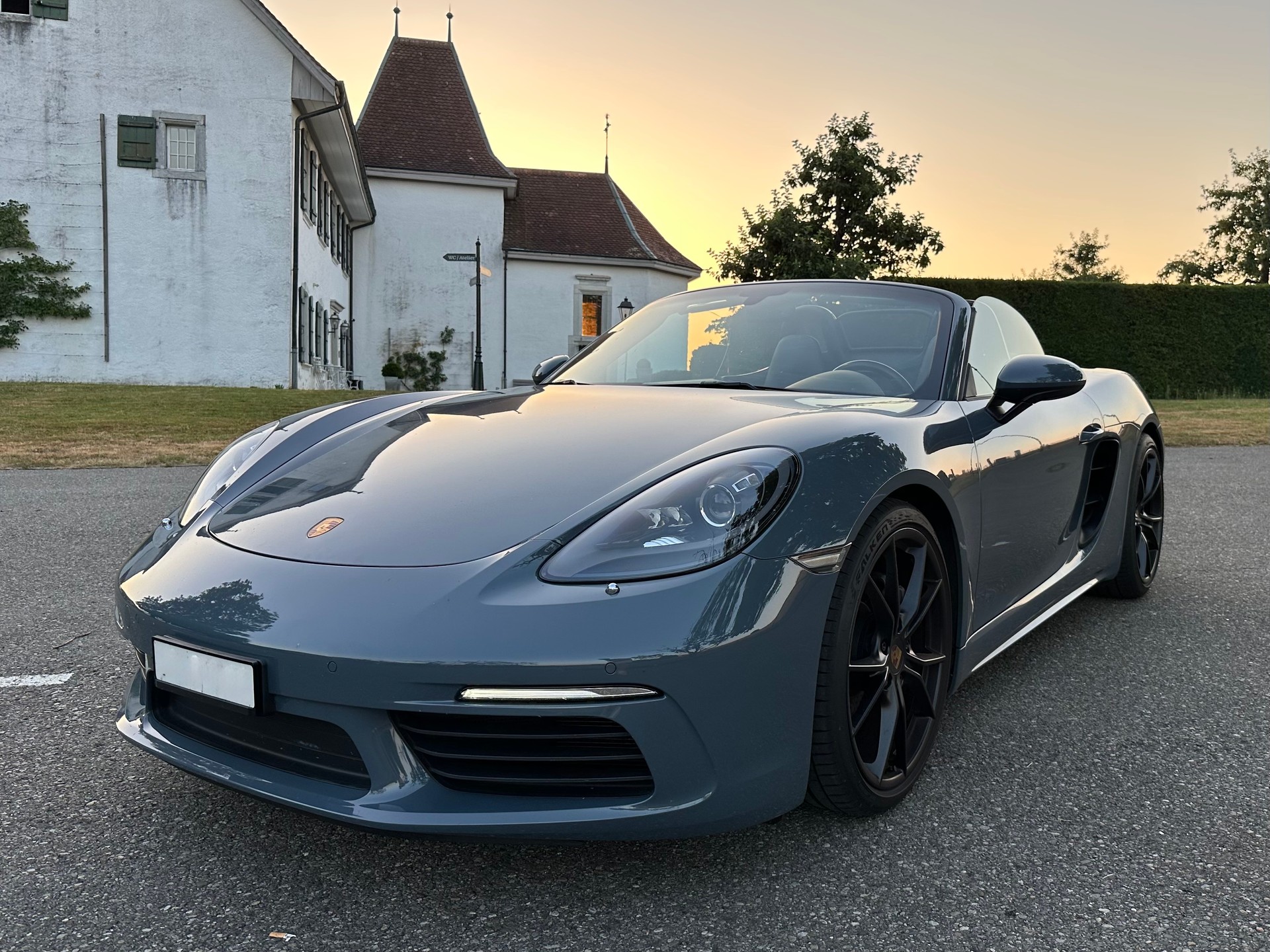 PORSCHE 718 Boxster 2.0 PDK in Graphitblau Metallic, Schweizer Fahrzeug, ohne OPF, frisch ab Service!-image-2