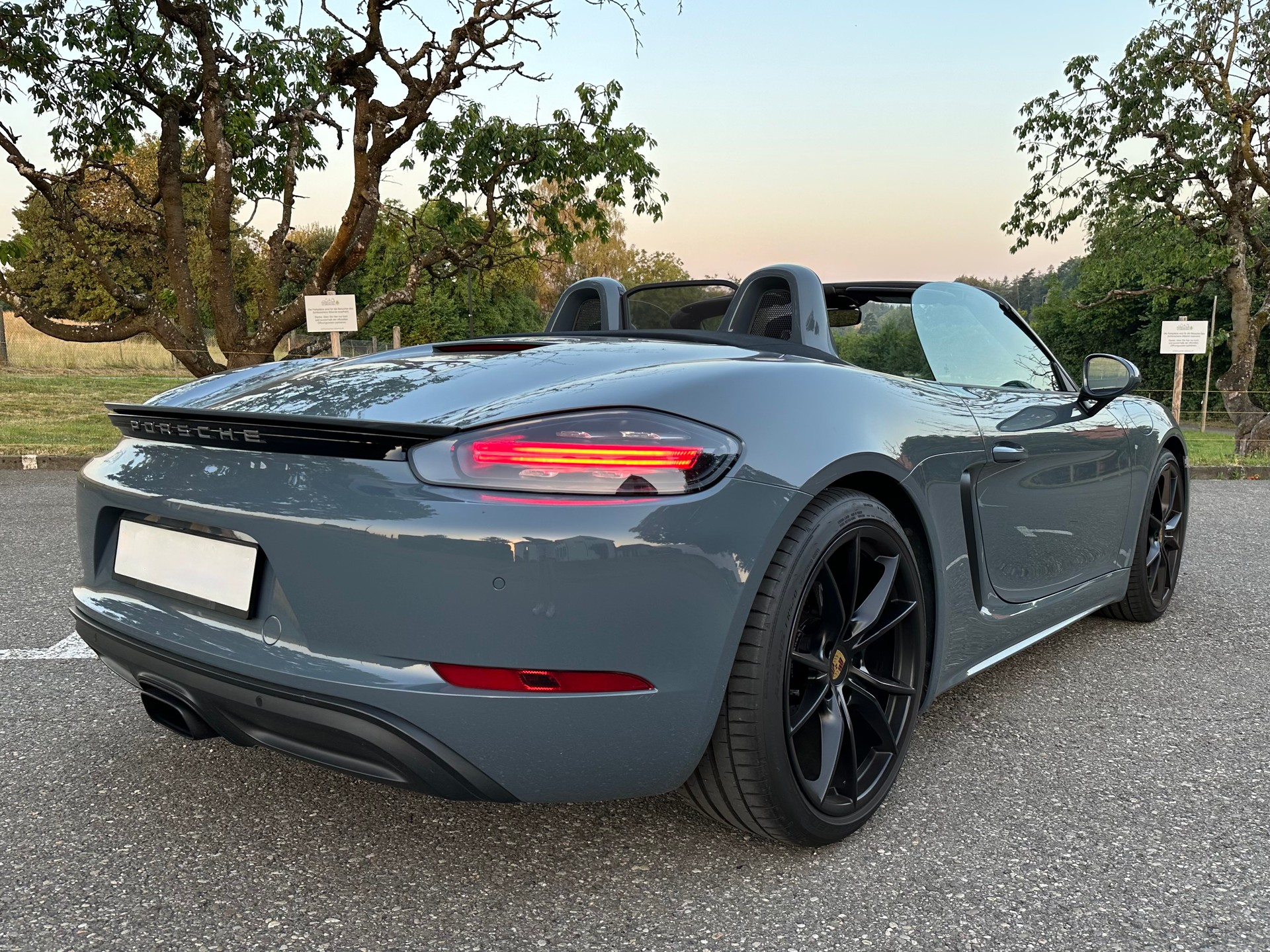 PORSCHE 718 Boxster 2.0 PDK in Graphitblau Metallic, Schweizer Fahrzeug, ohne OPF, frisch ab Service!-image-4