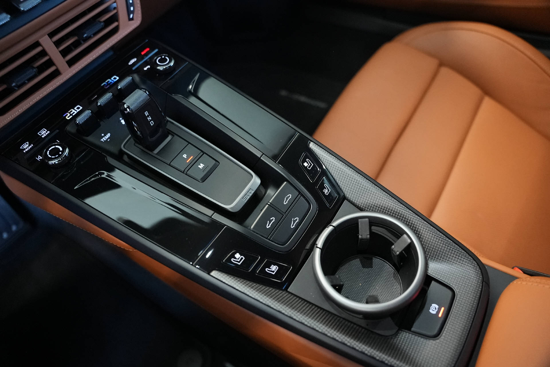PORSCHE 911 Carrera 4 GTS Gulf Blue-image-14