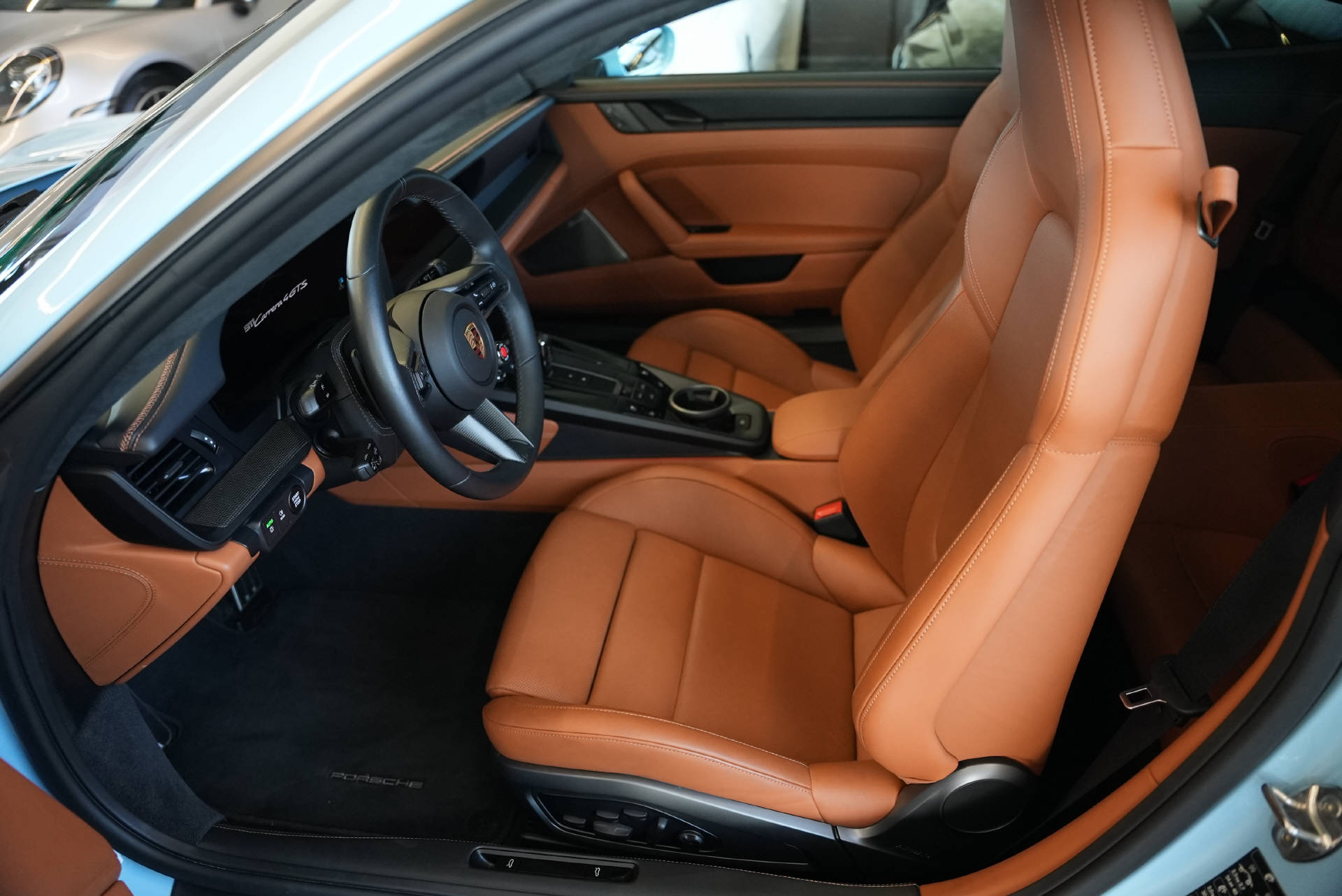 PORSCHE 911 Carrera 4 GTS Gulf Blue-image-7