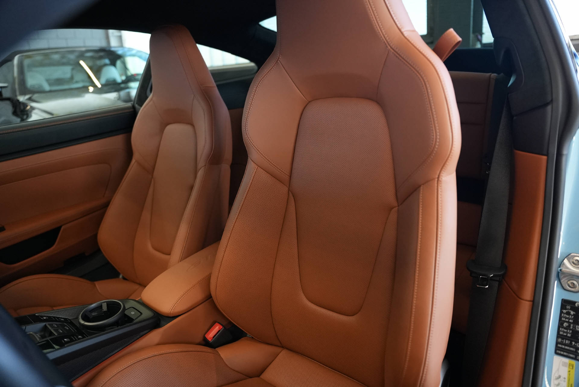 PORSCHE 911 Carrera 4 GTS Gulf Blue-image-9