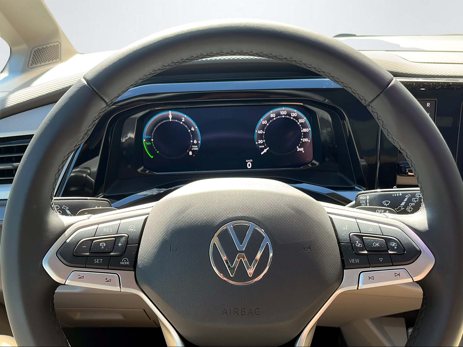VW Multivan kurz 1.5 TSI eHybrid Liberty DSG 4motion-image-11