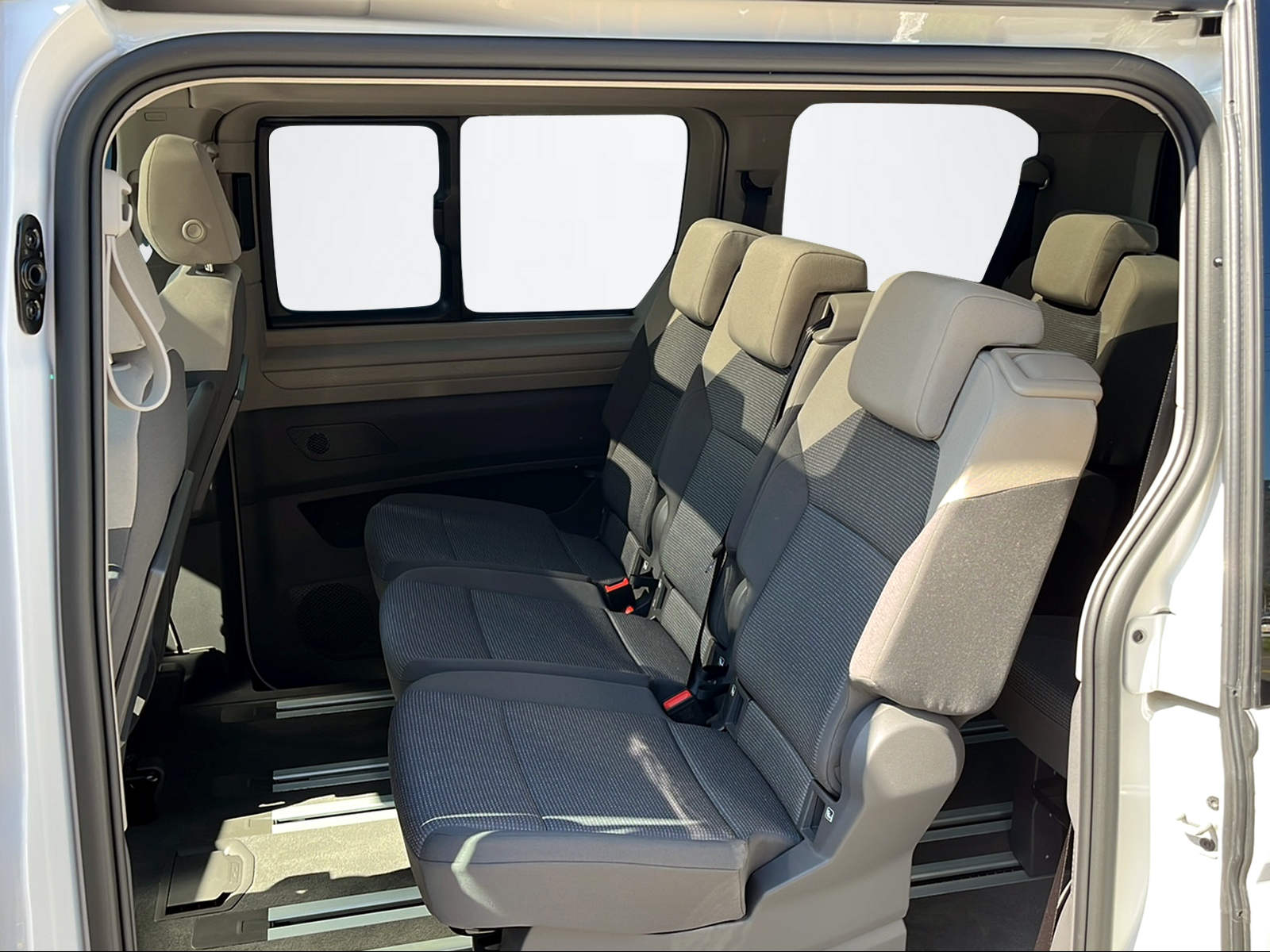 VW Multivan kurz 1.5 TSI eHybrid Liberty DSG 4motion-image-8