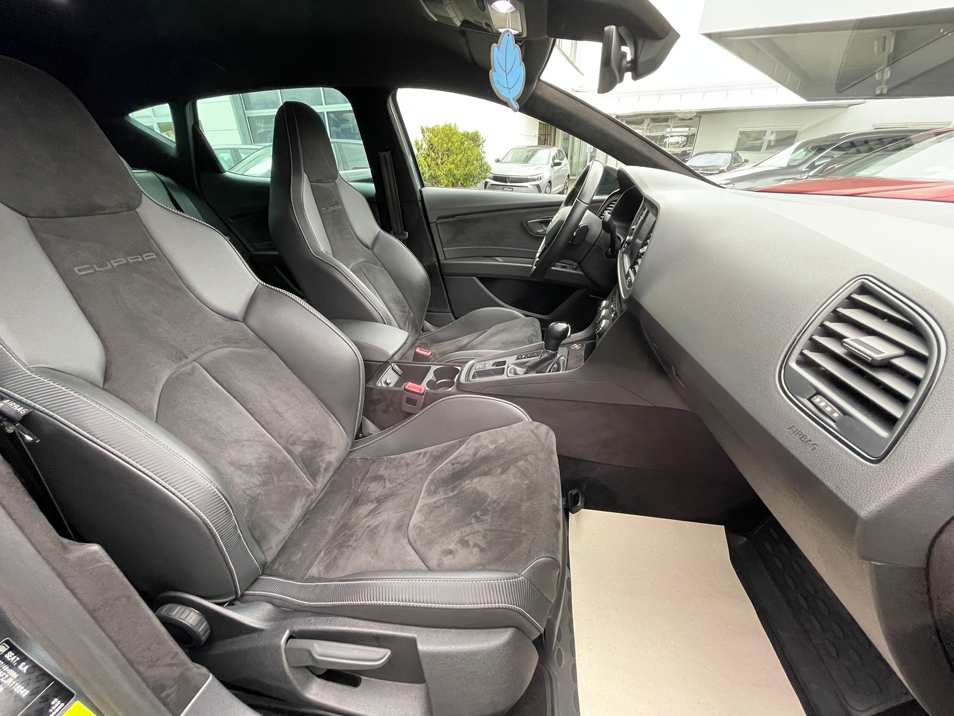 SEAT Leon 2.0 TSI Cupra R DSG-image-11