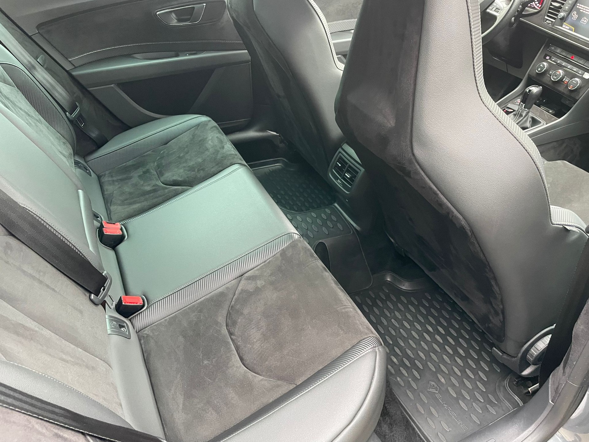 SEAT Leon 2.0 TSI Cupra R DSG-image-12