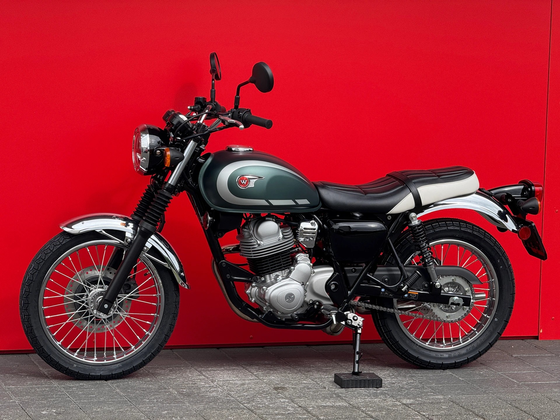 KAWASAKI W 230-showroom-element-2