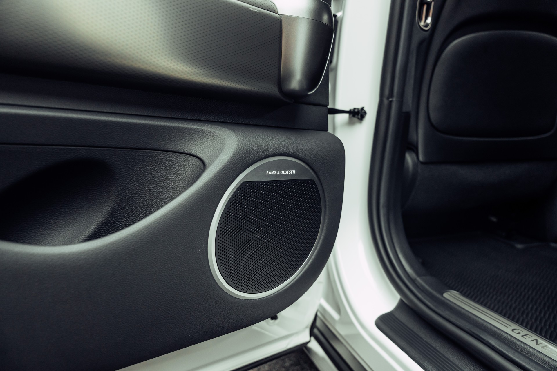 GENESIS GV60 77.4 kWh Sport Plus AWD-image-14