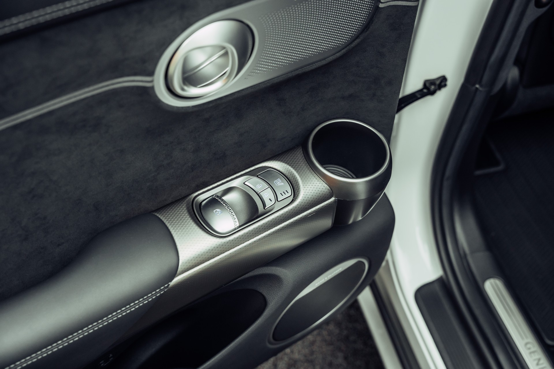GENESIS GV60 77.4 kWh Sport Plus AWD-image-13