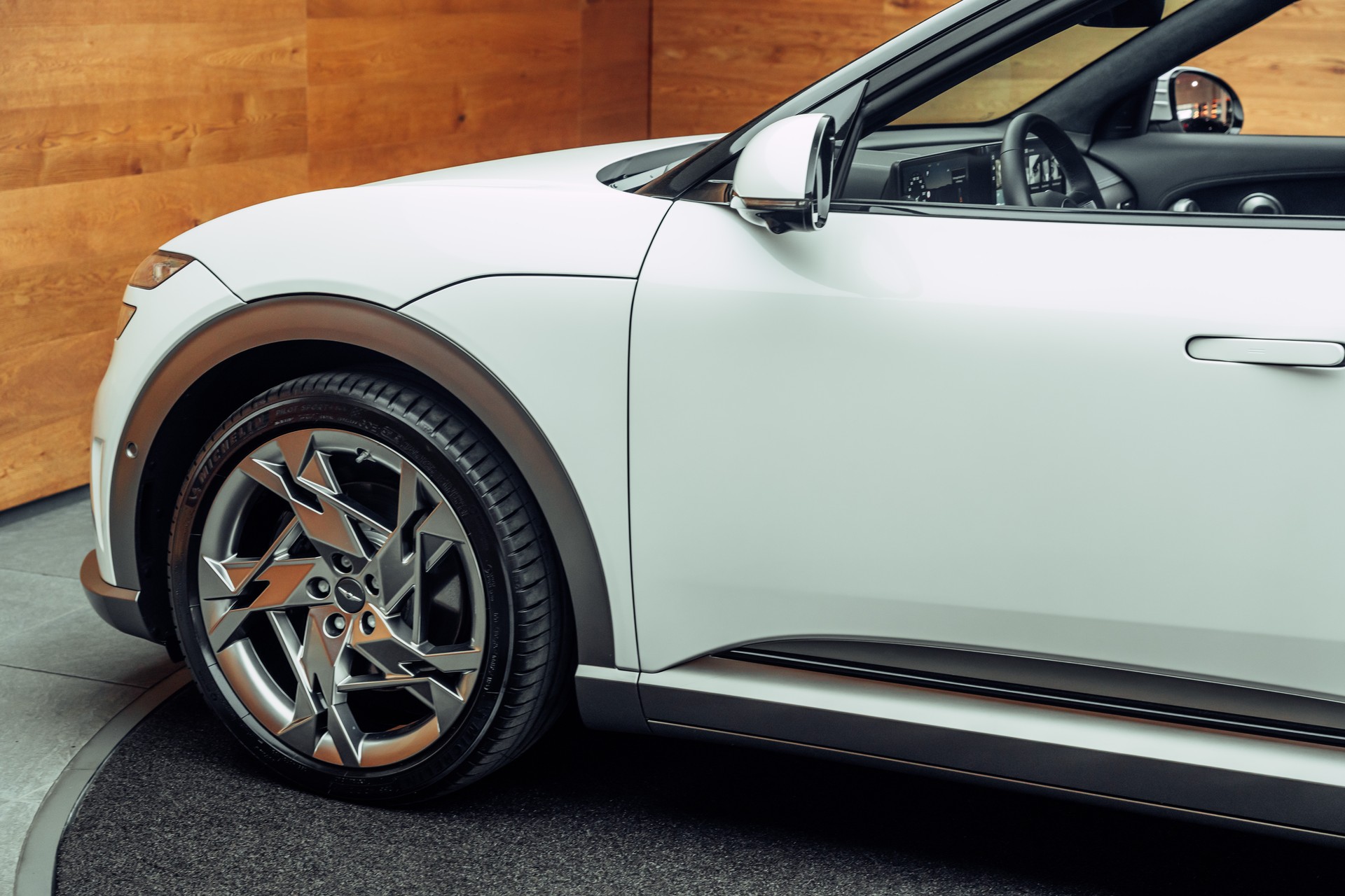 GENESIS GV60 77.4 kWh Sport Plus AWD-image-20