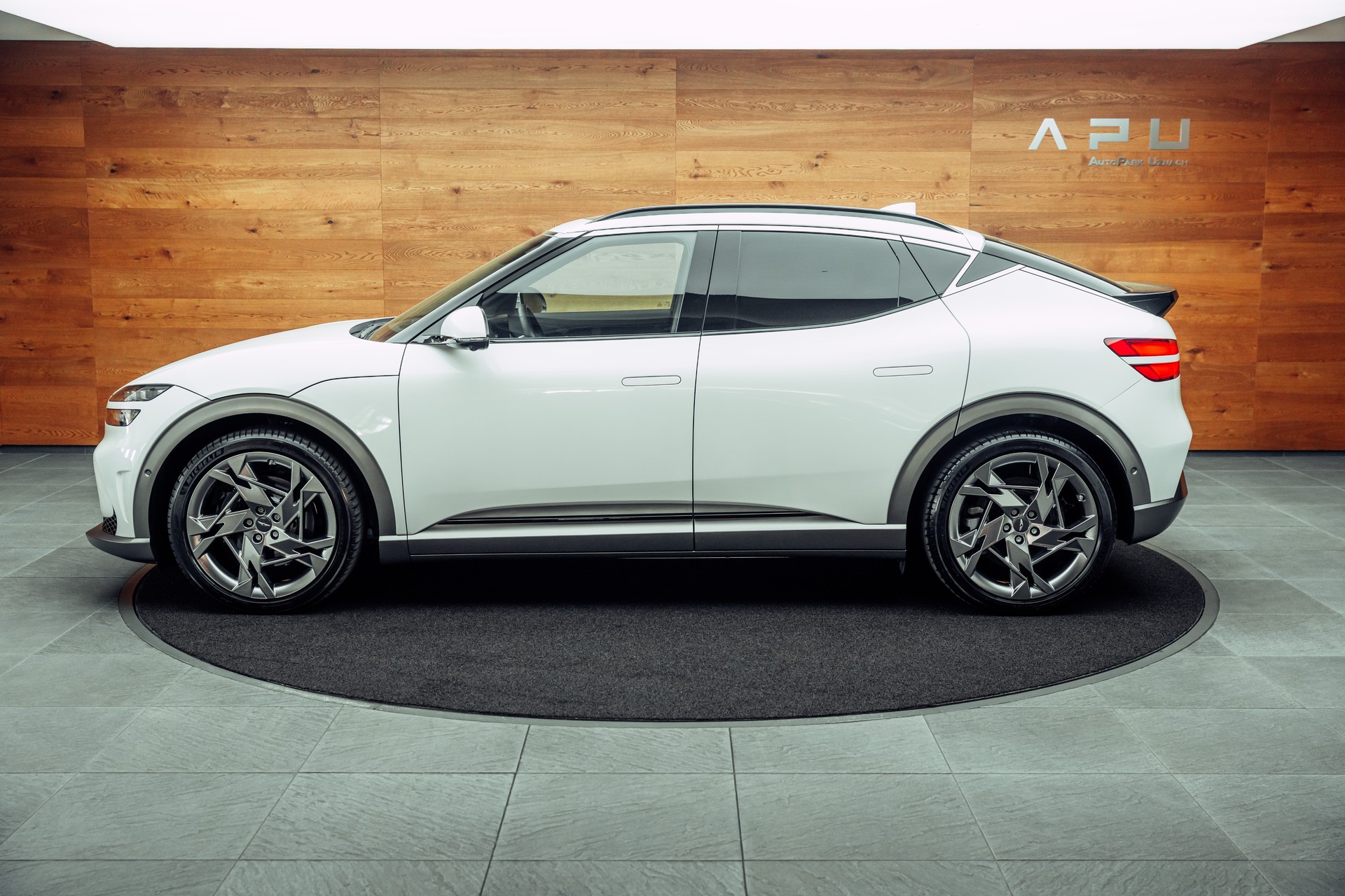 GENESIS GV60 77.4 kWh Sport Plus AWD-image-9