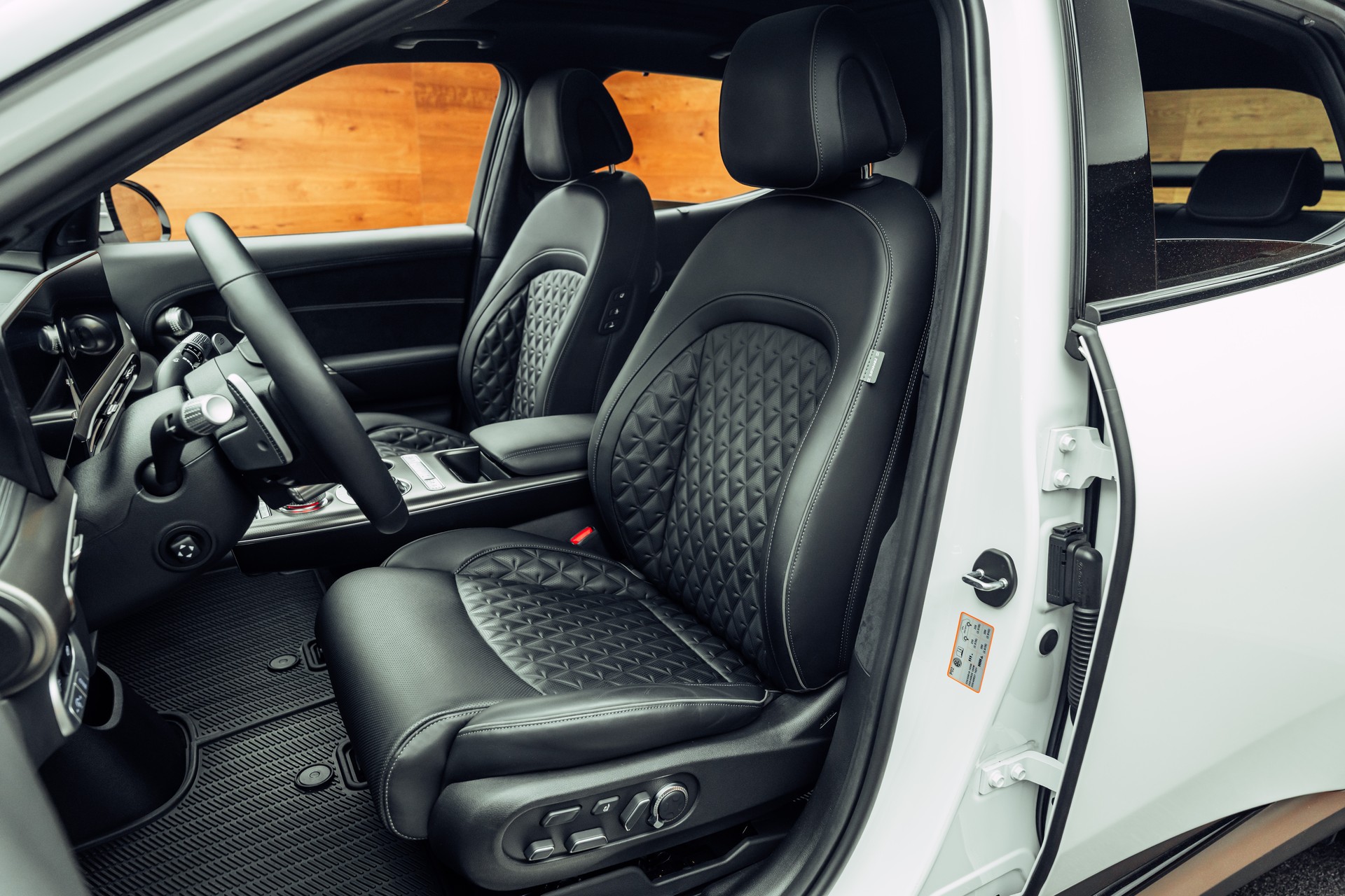 GENESIS GV60 77.4 kWh Sport Plus AWD-image-5
