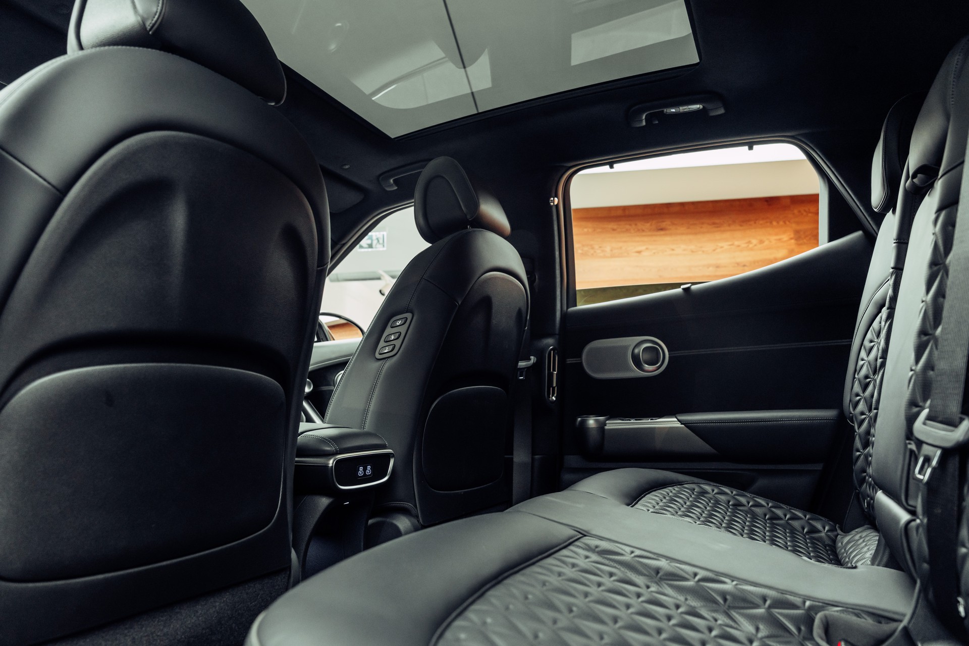 GENESIS GV60 77.4 kWh Sport Plus AWD-image-8