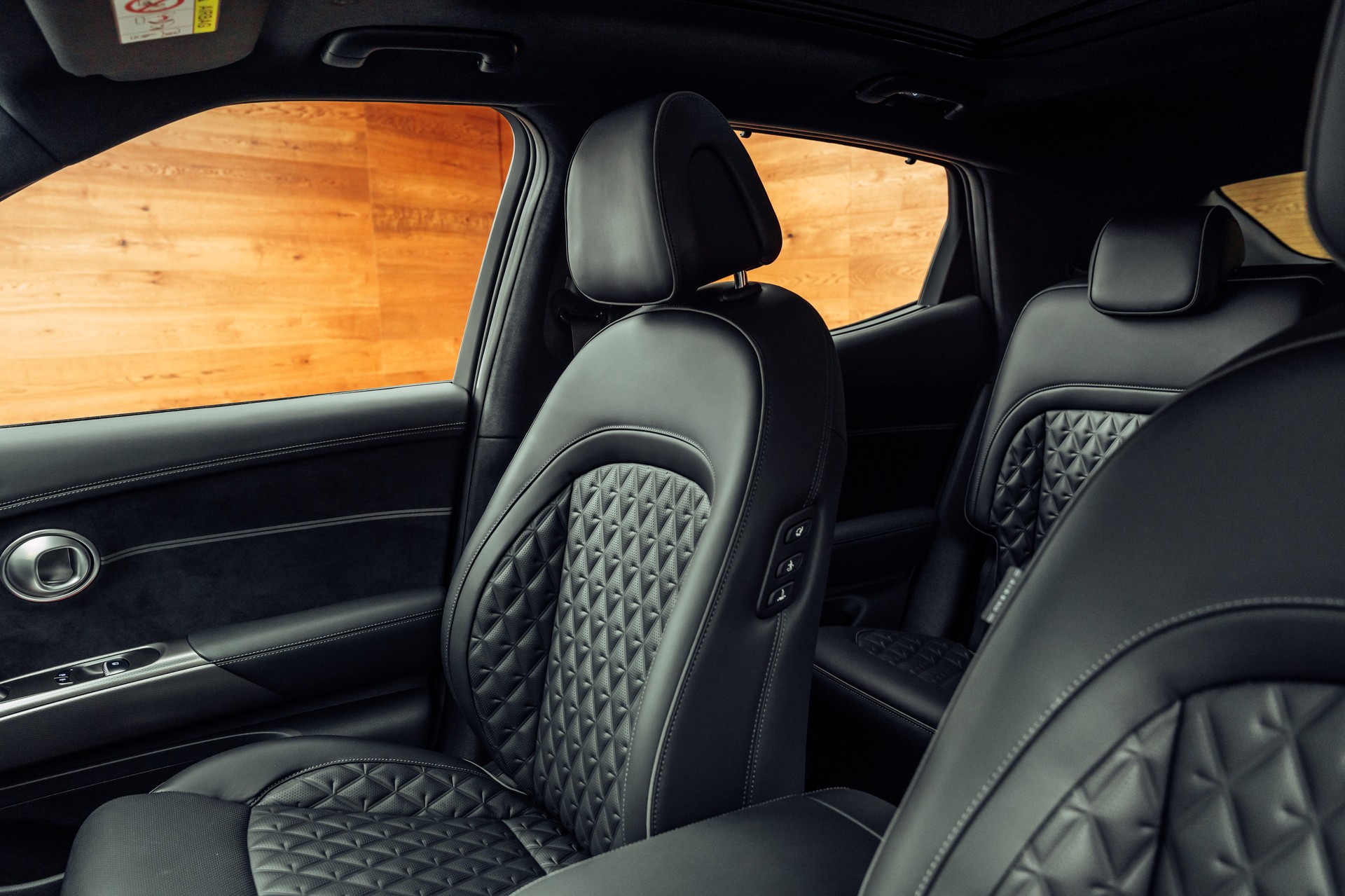 GENESIS GV60 77.4 kWh Sport Plus AWD-image-6