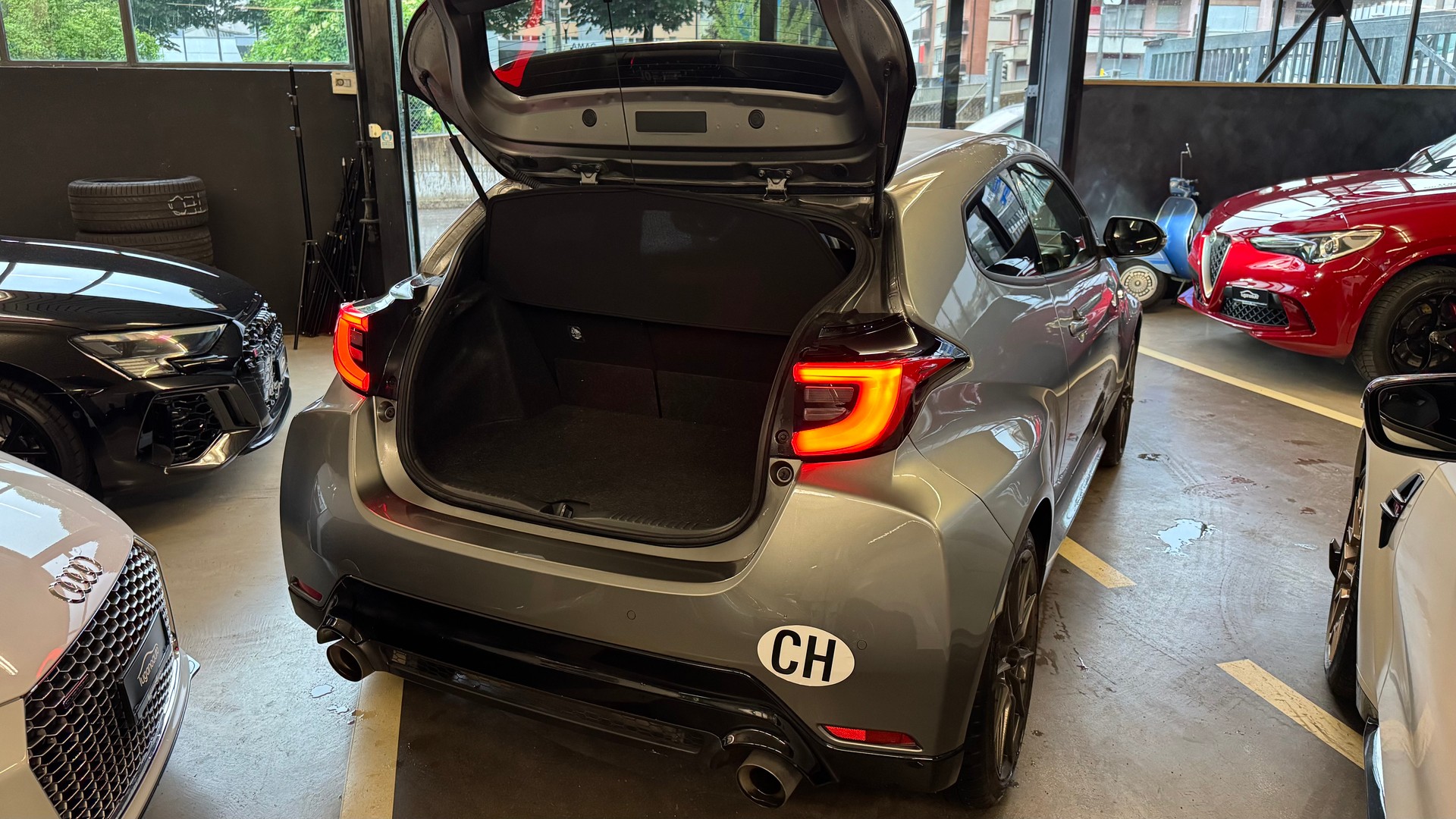 TOYOTA Yaris 1.6 GR Sport A-image-4