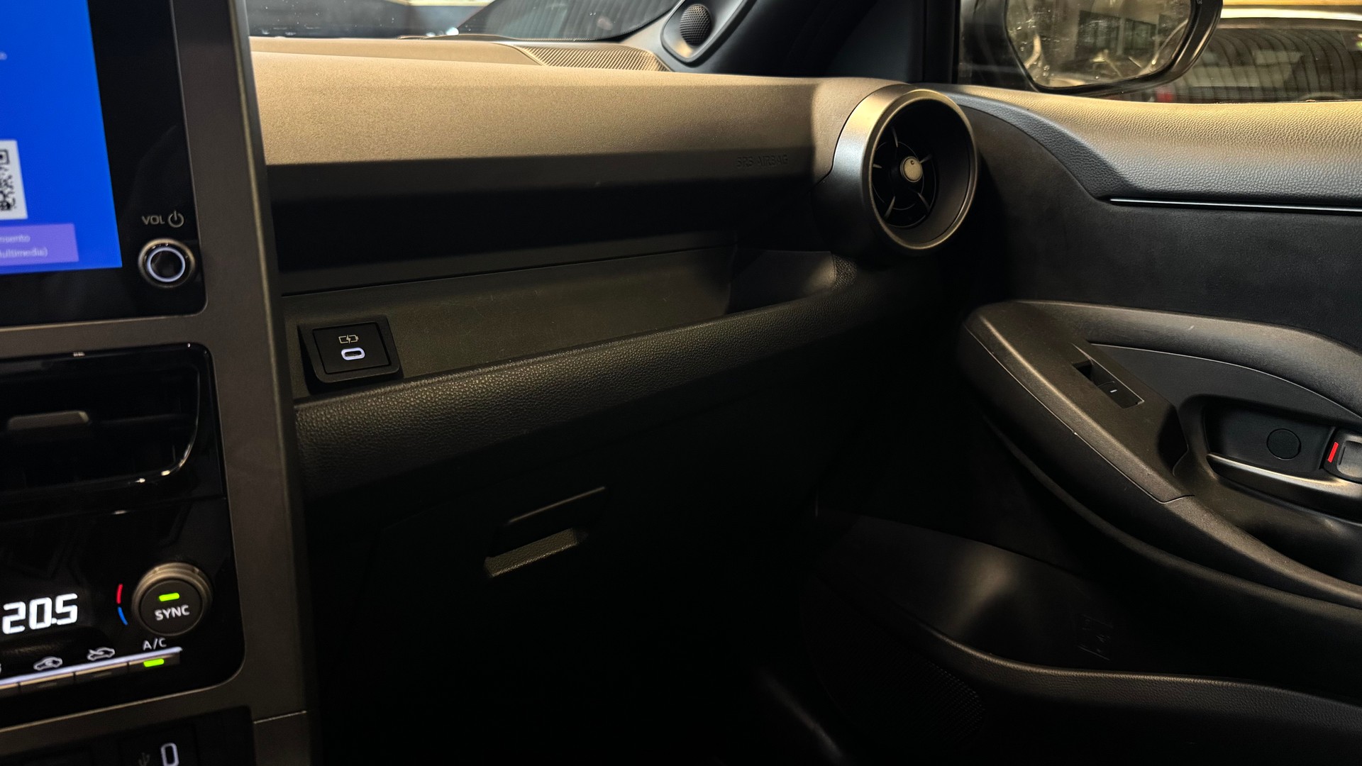 TOYOTA Yaris 1.6 GR Sport A-image-9