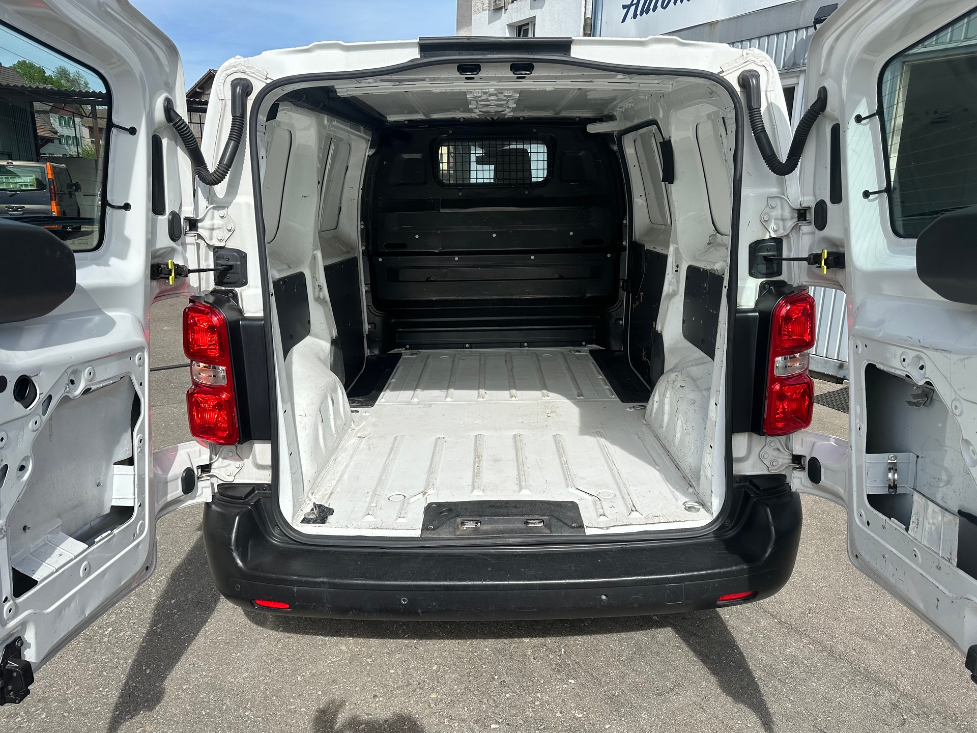 OPEL Vivaro Cargo 1.5 CDTI Essentia s/s DK fix M-image-10