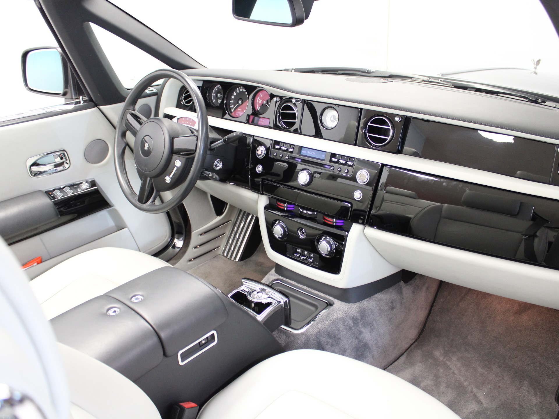 ROLLS-ROYCE Phantom 6.7 V12 Drophead-image-6