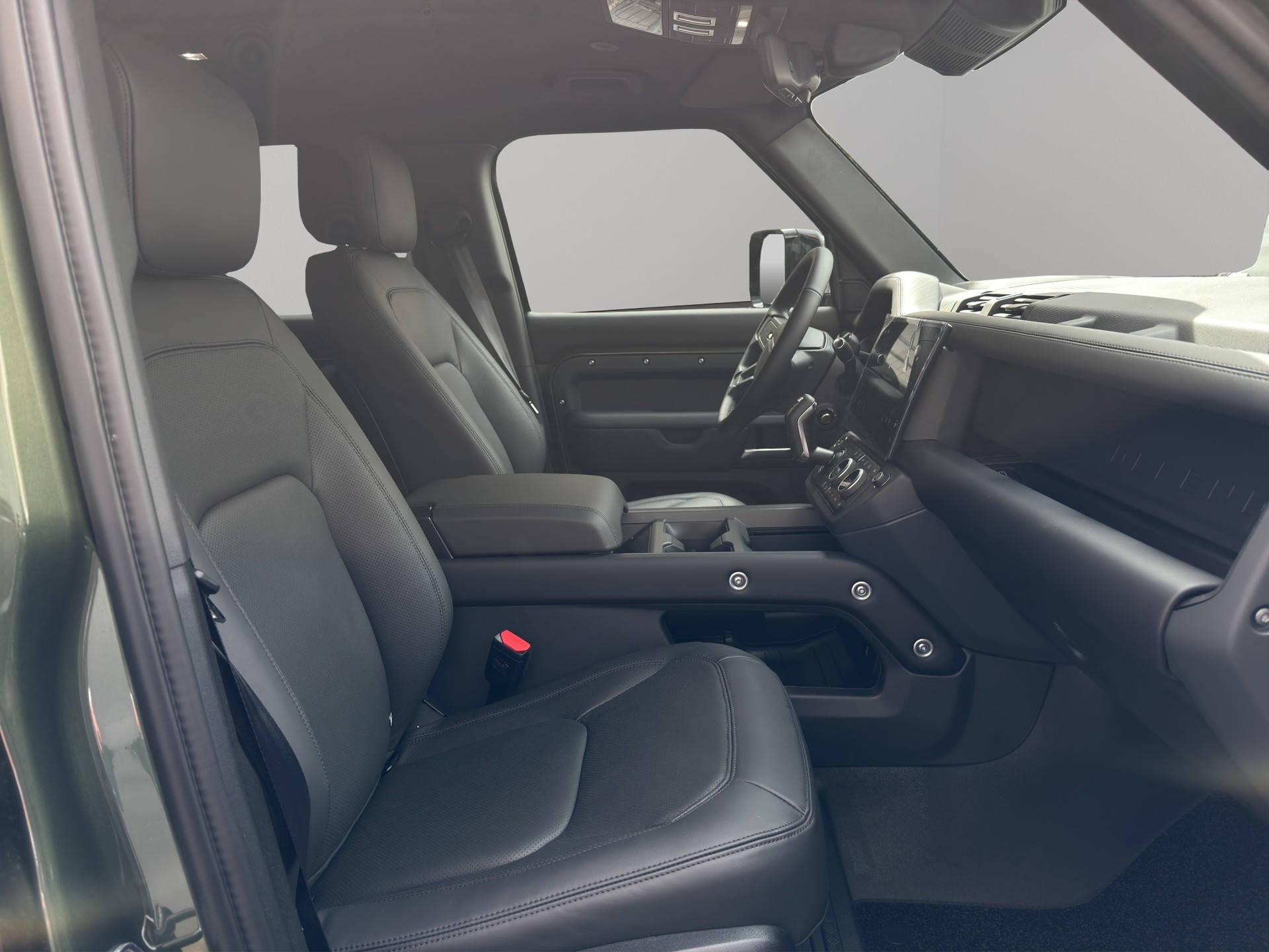 LAND ROVER Defender 110 3.0 D I6 250 X-Dynamic SE-image-13