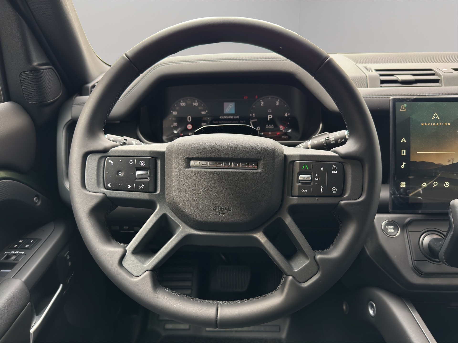 LAND ROVER Defender 110 3.0 D I6 250 X-Dynamic SE-image-5