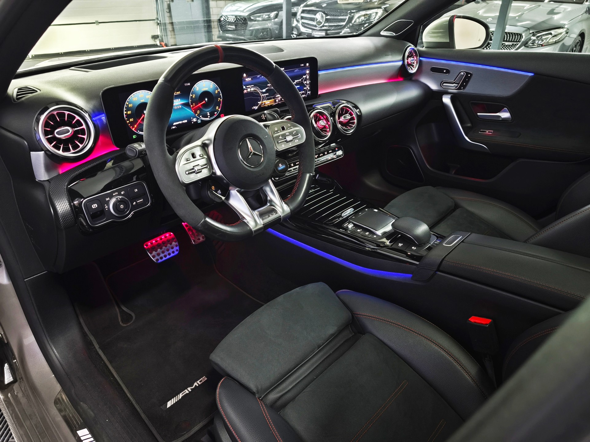 MERCEDES-BENZ A 45 S AMG 4Matic+ Speedshift-image-9