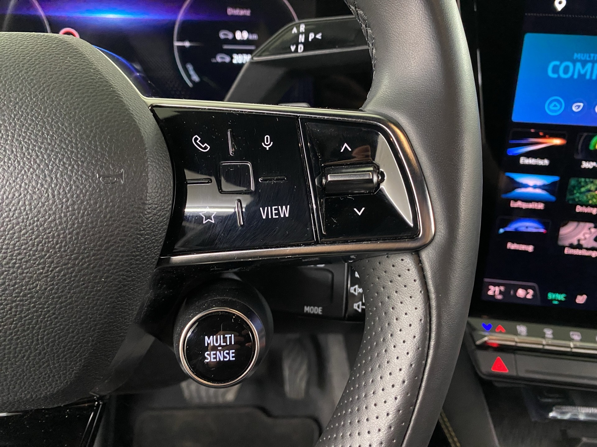 RENAULT Mégane E-TECH EV60 Iconic-image-17