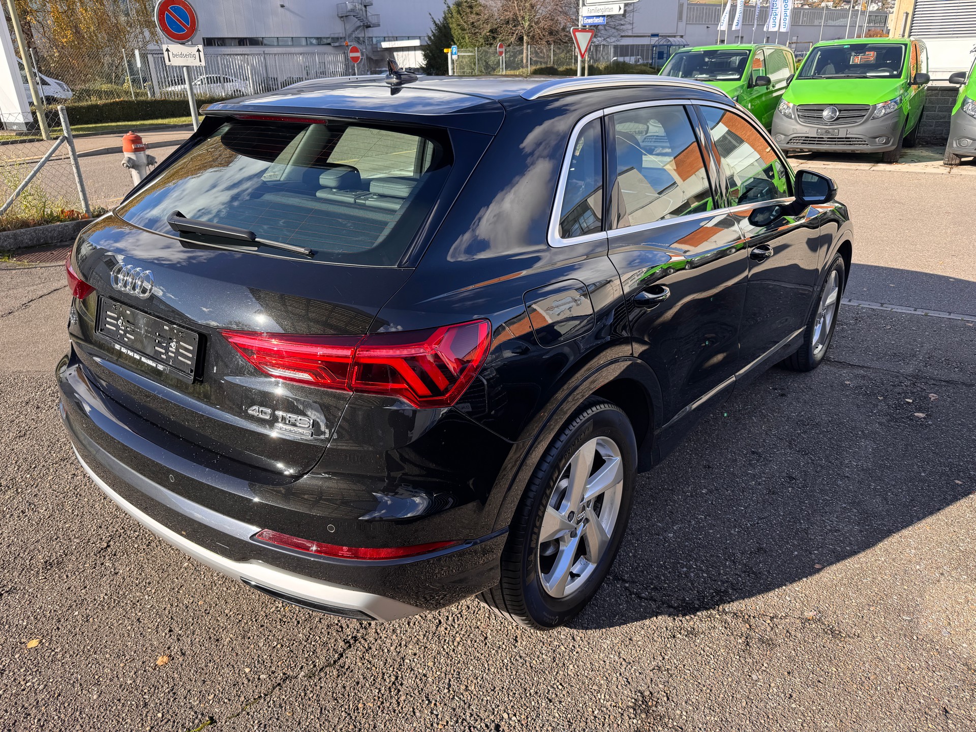 AUDI Q3 40 TFSI S line quattro S-tronic-image-4