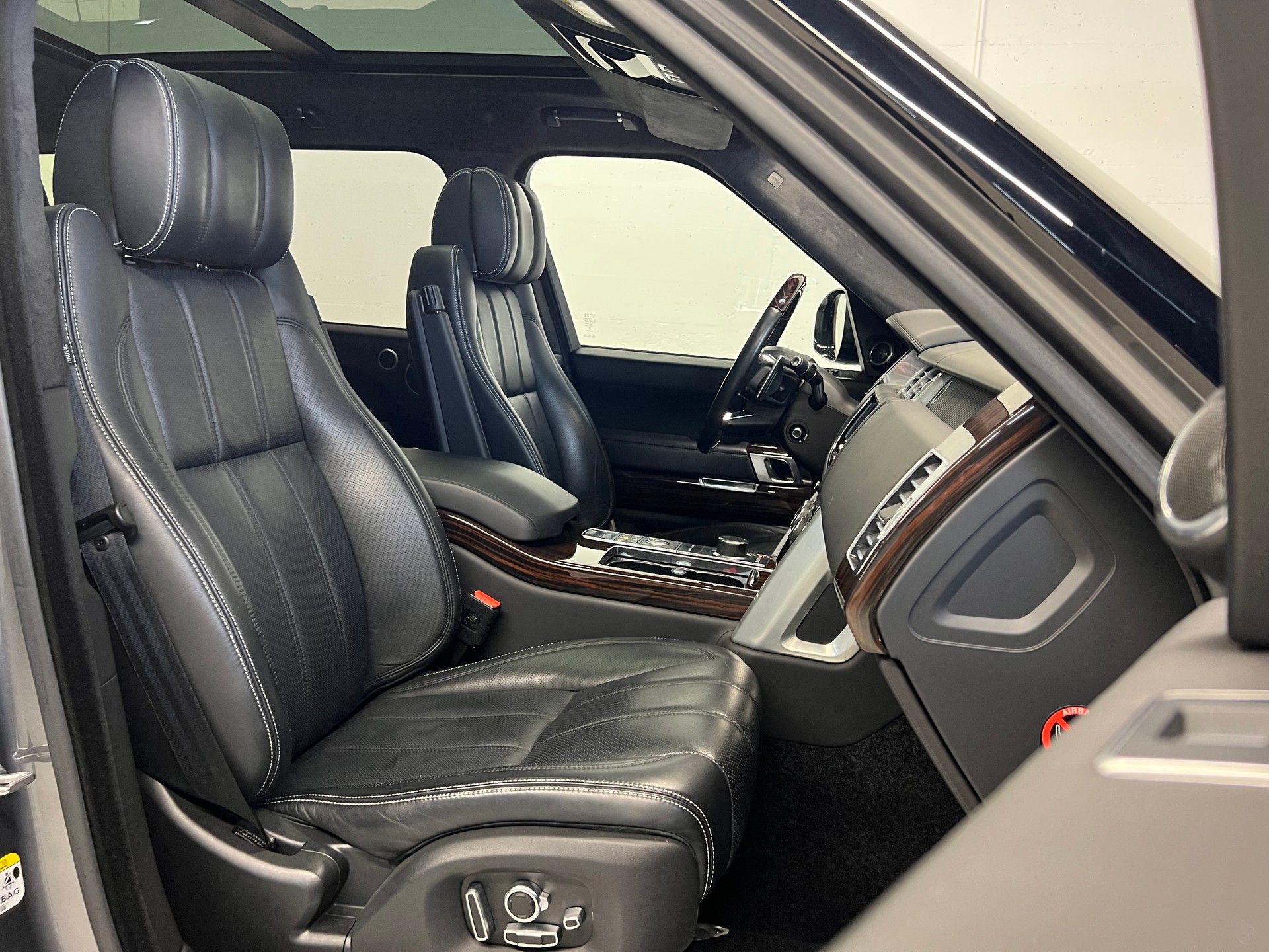 LAND ROVER Range Rover 4.4 SDV8 Autobiography-image-5