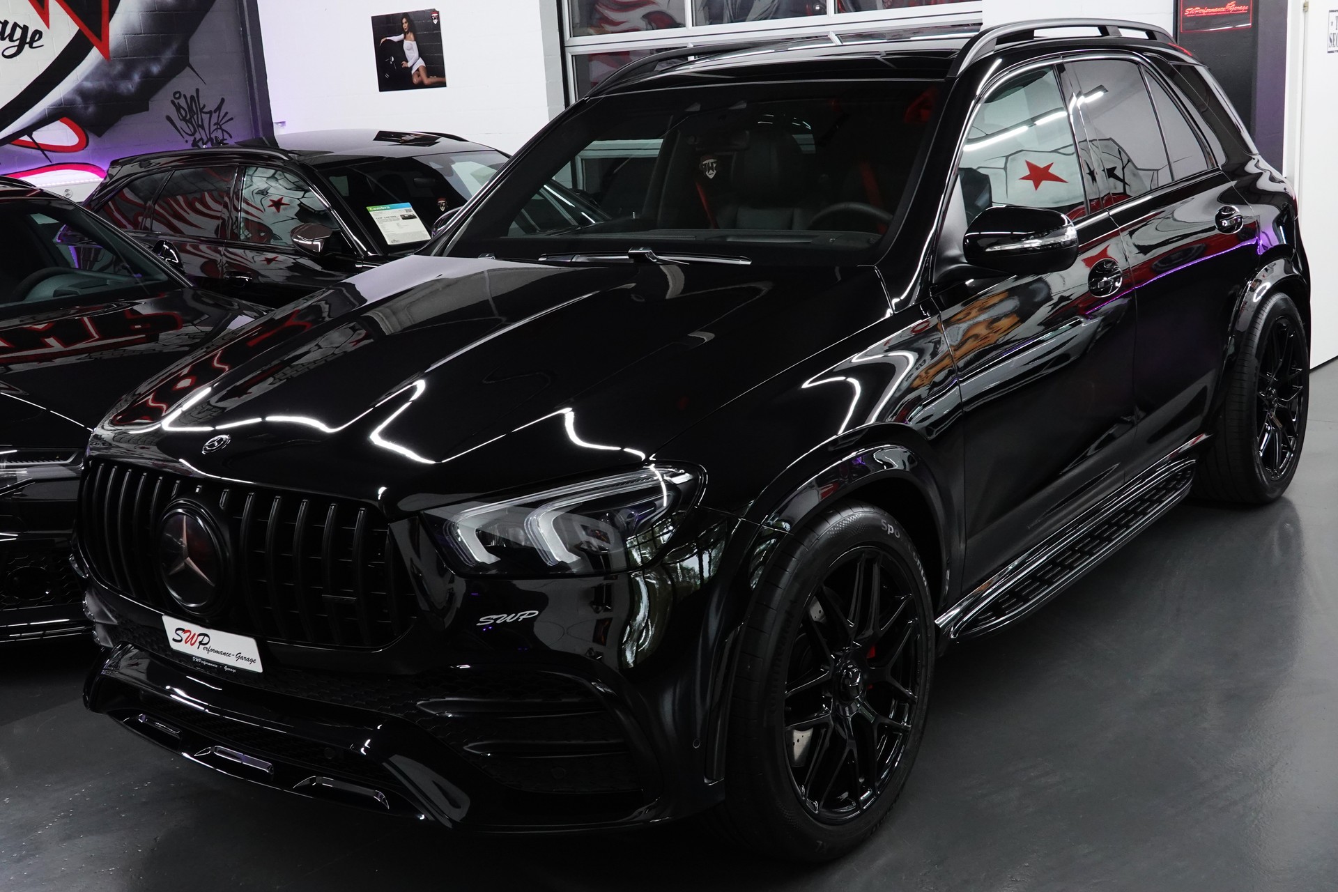 MERCEDES-BENZ GLE 53 AMG 4MATIC+ 9G-SPEEDSHIFT BLACK CH-FZ 7-PLÄTZER ON TOP-showroom-element-2