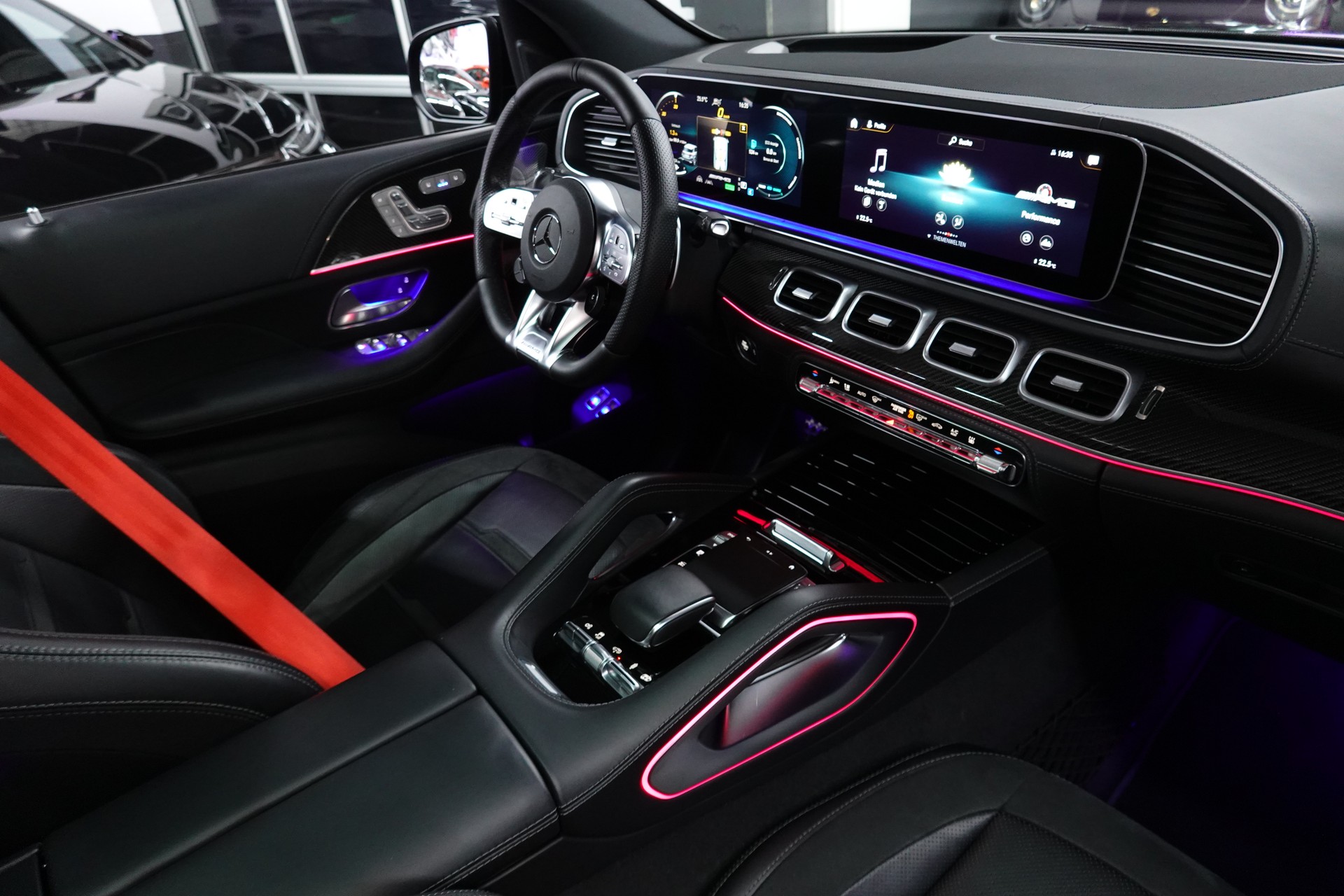 MERCEDES-BENZ GLE 53 AMG 4MATIC+ 9G-SPEEDSHIFT BLACK CH-FZ 7-PLÄTZER ON TOP-image-45