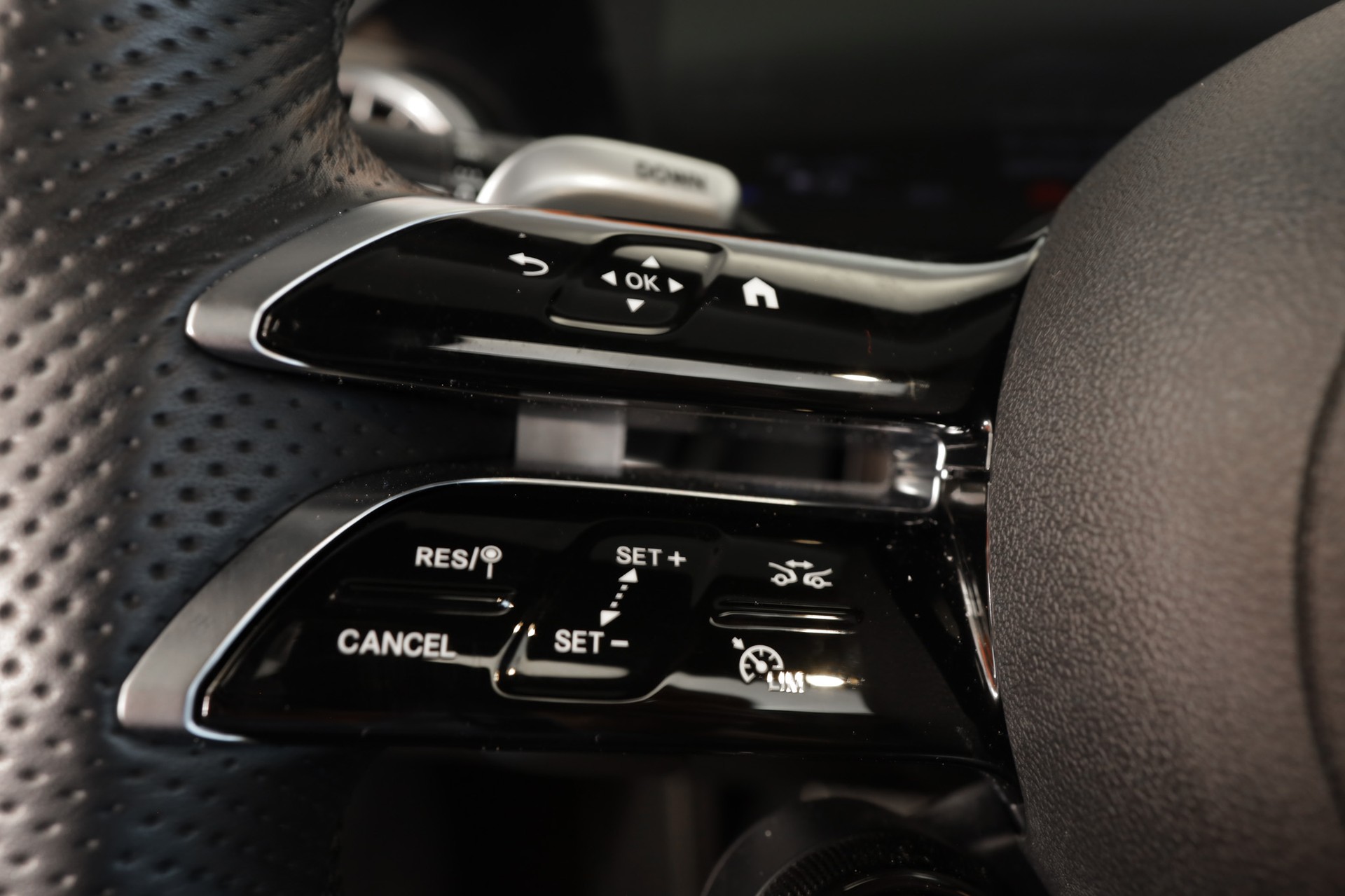 MERCEDES-BENZ EQE 43 AMG 4 Matic-image-14