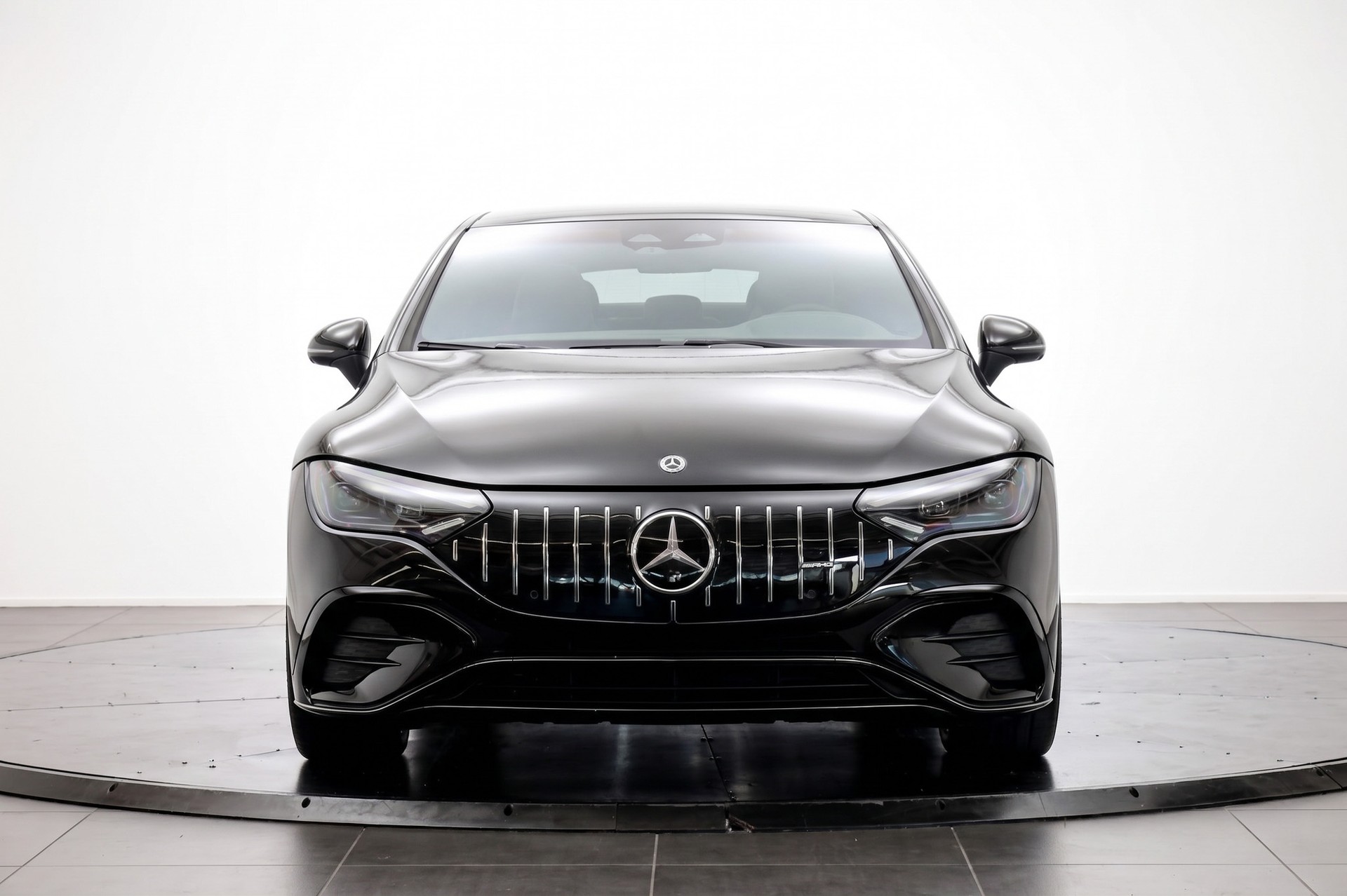 MERCEDES-BENZ EQE 43 AMG 4 Matic-showroom-element-1