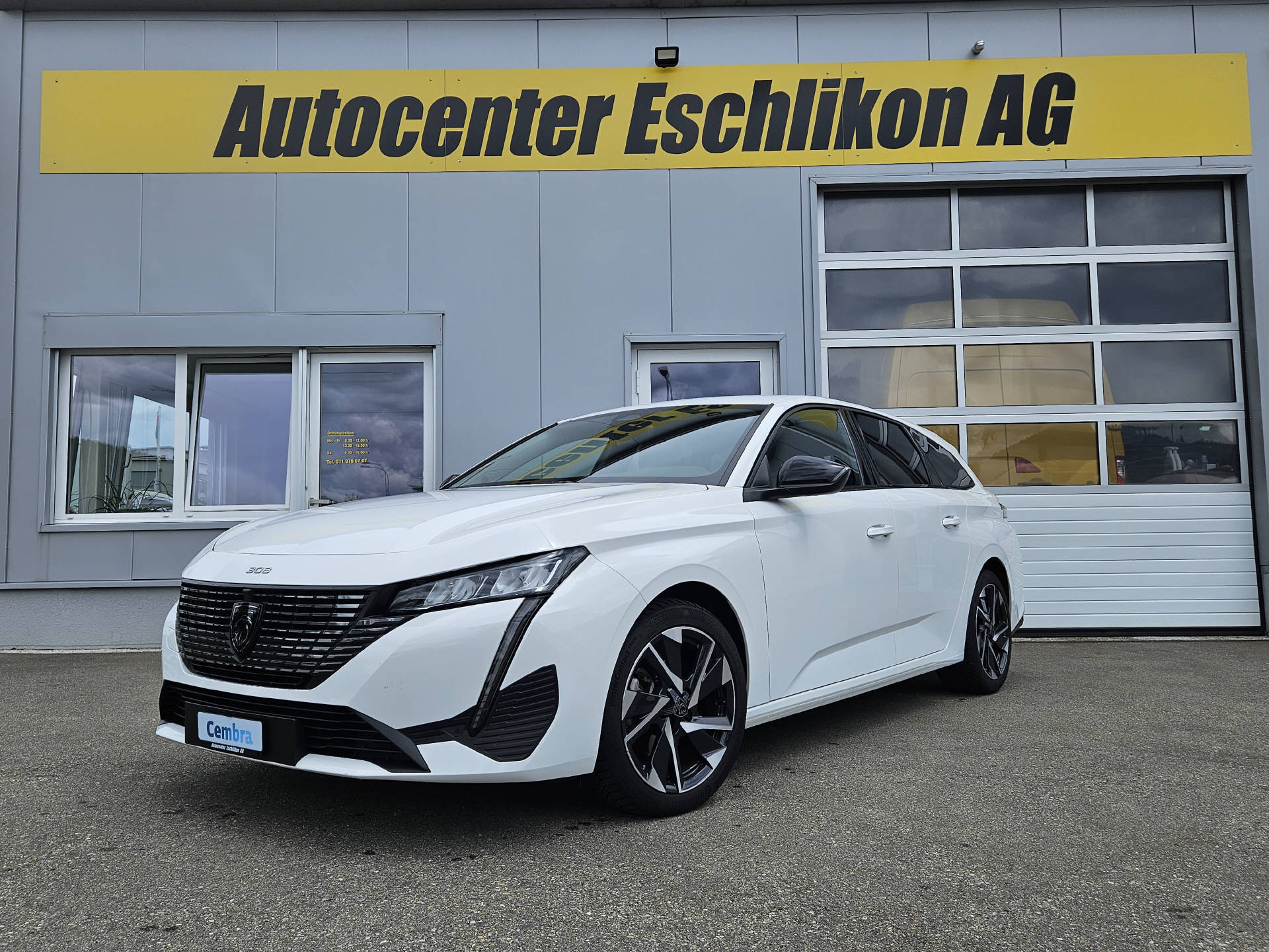 PEUGEOT 308 SW 1.5 BlueHDi Allure Pack* Top Zustand * Navi * Rückfahrkamera * Sitzheizung *-image-0